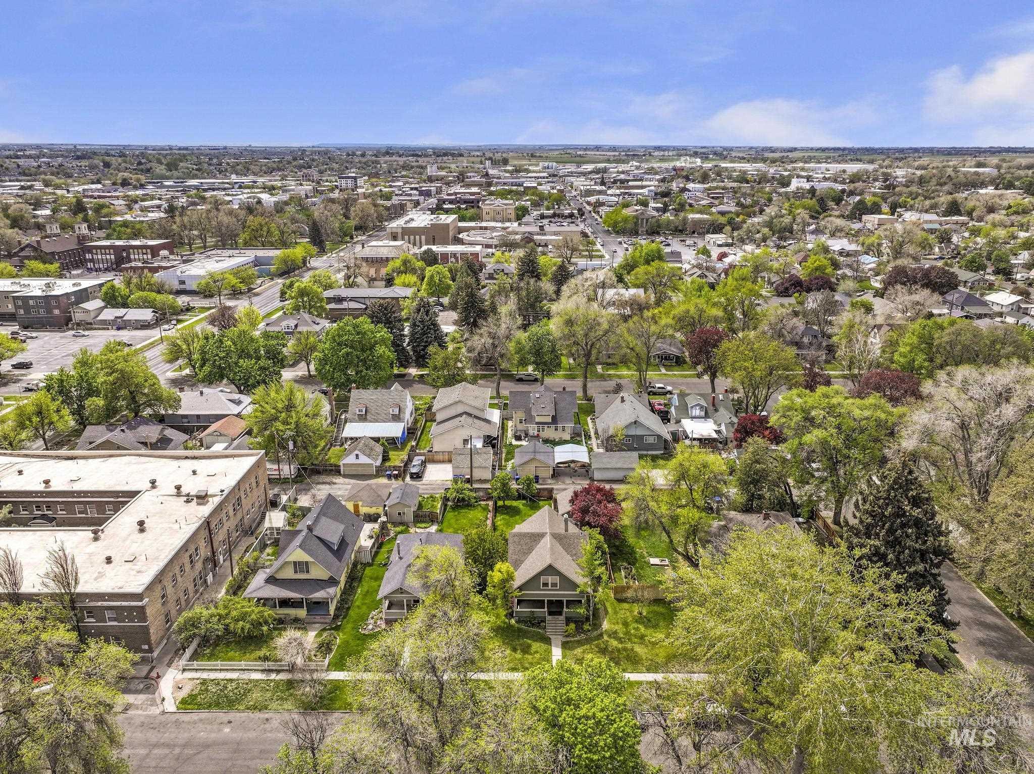 145 9th Ave N, Twin Falls, Idaho 83301, 4 Bedrooms, 2 Bathrooms, Residential For Sale, Price $350,000,MLS 98983696