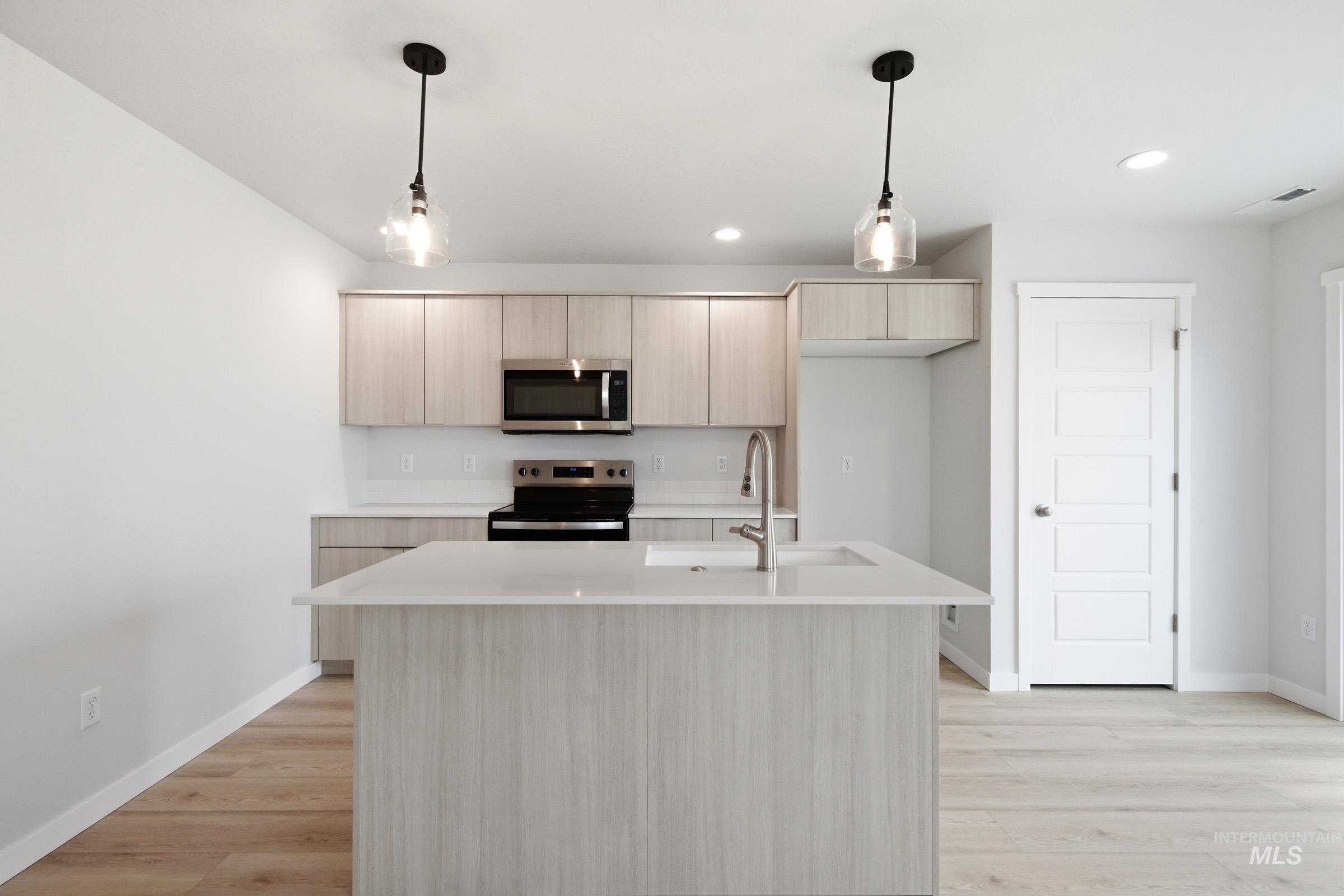 10770 Rutland St, Caldwell, Idaho 83605, 3 Bedrooms, 2.5 Bathrooms, Residential For Sale, Price $374,990,MLS 98983703