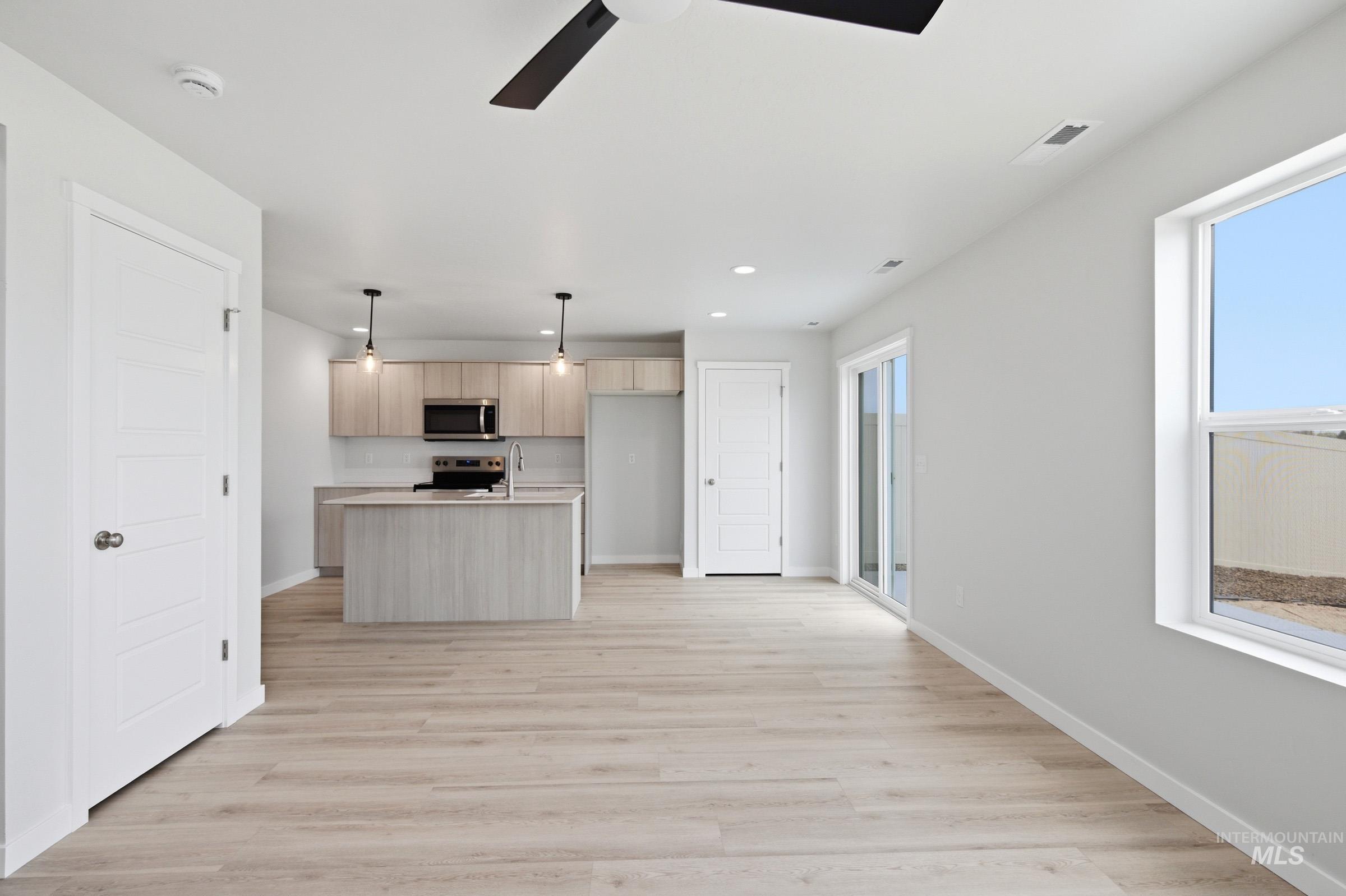 10770 Rutland St, Caldwell, Idaho 83605, 3 Bedrooms, 2.5 Bathrooms, Residential For Sale, Price $374,990,MLS 98983703