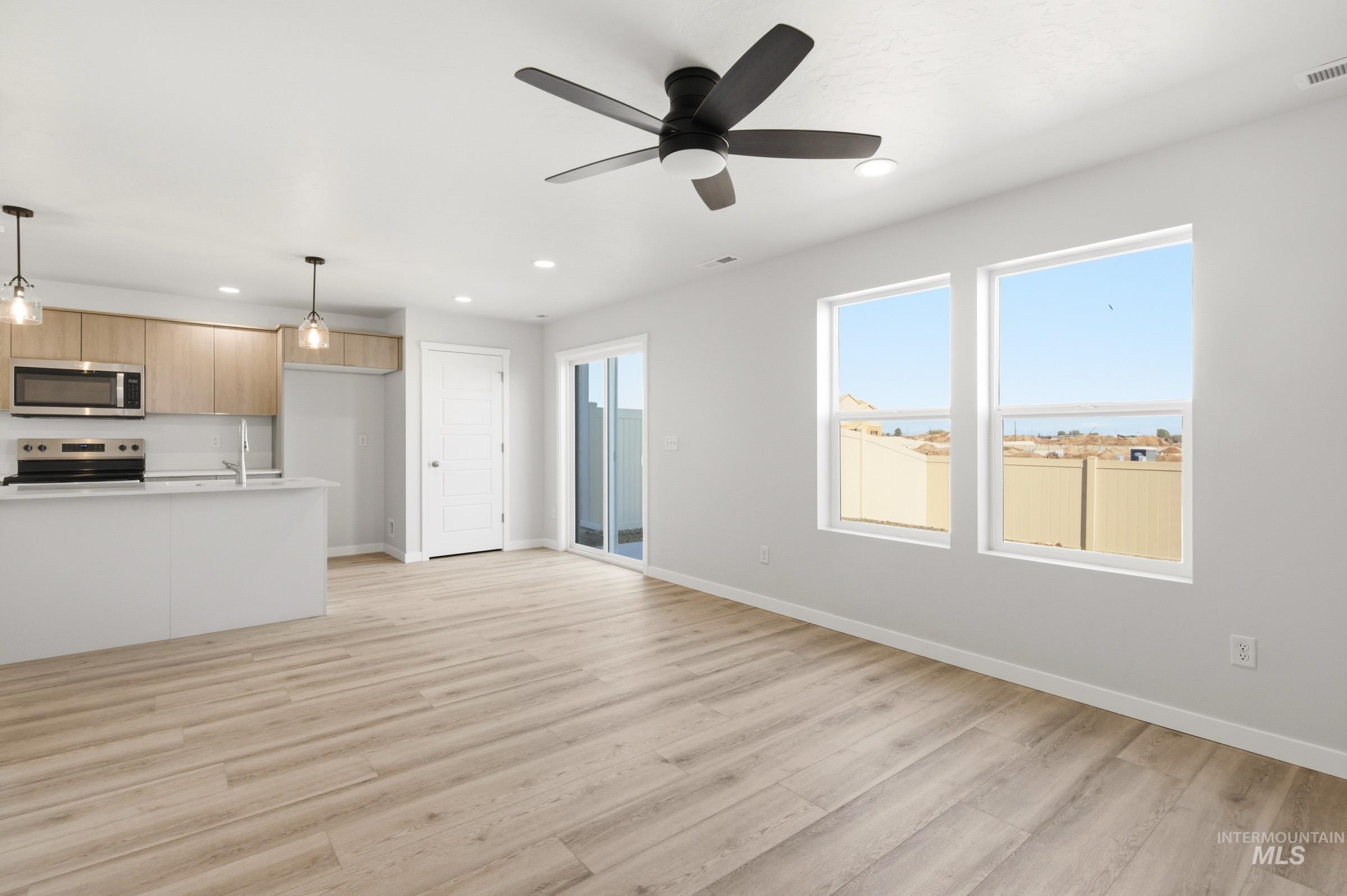 10806 Rutland St, Caldwell, Idaho 83605, 3 Bedrooms, 2.5 Bathrooms, Residential For Sale, Price $371,990,MLS 98983706