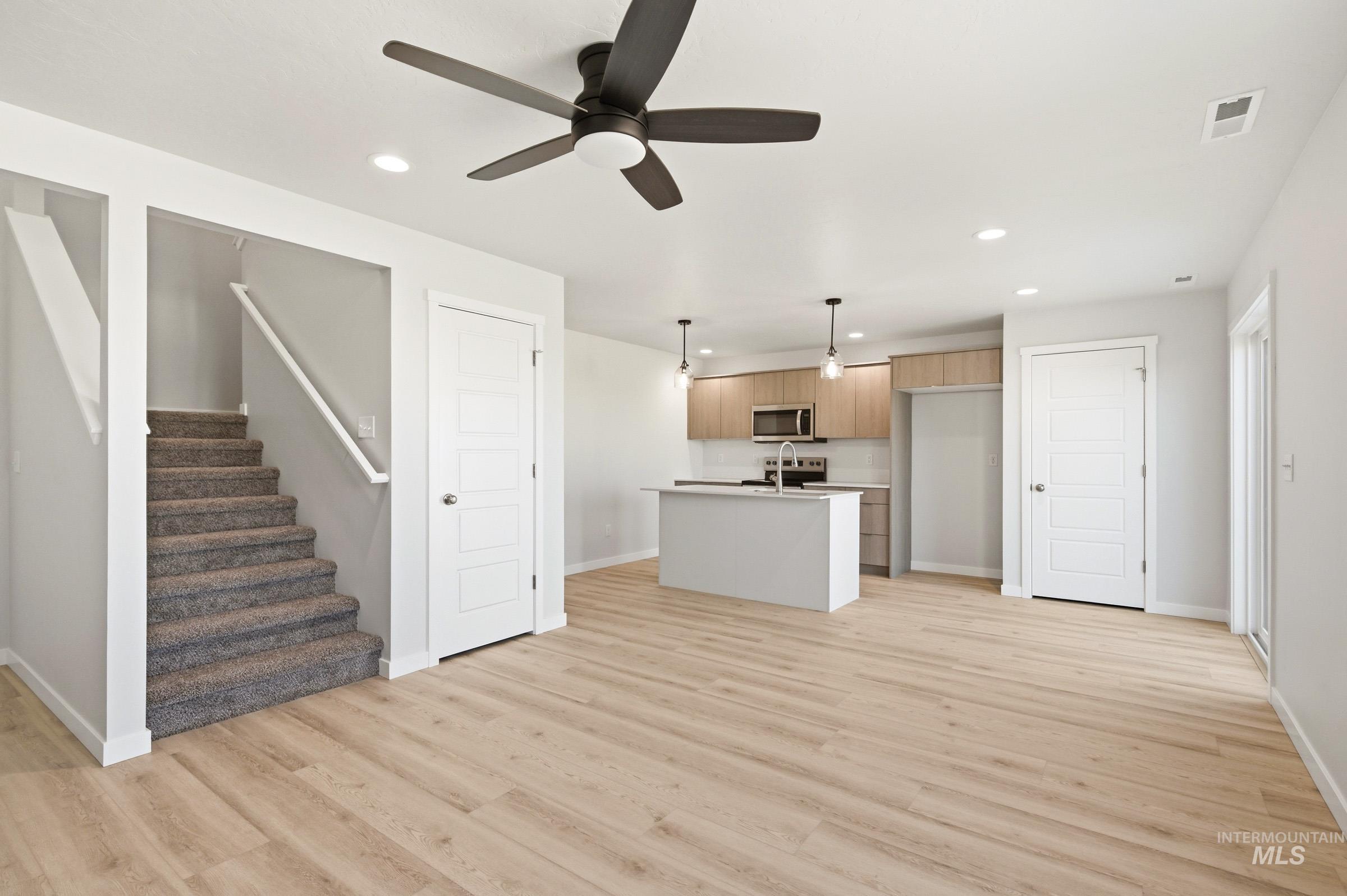 10806 Rutland St, Caldwell, Idaho 83605, 3 Bedrooms, 2.5 Bathrooms, Residential For Sale, Price $371,990,MLS 98983706