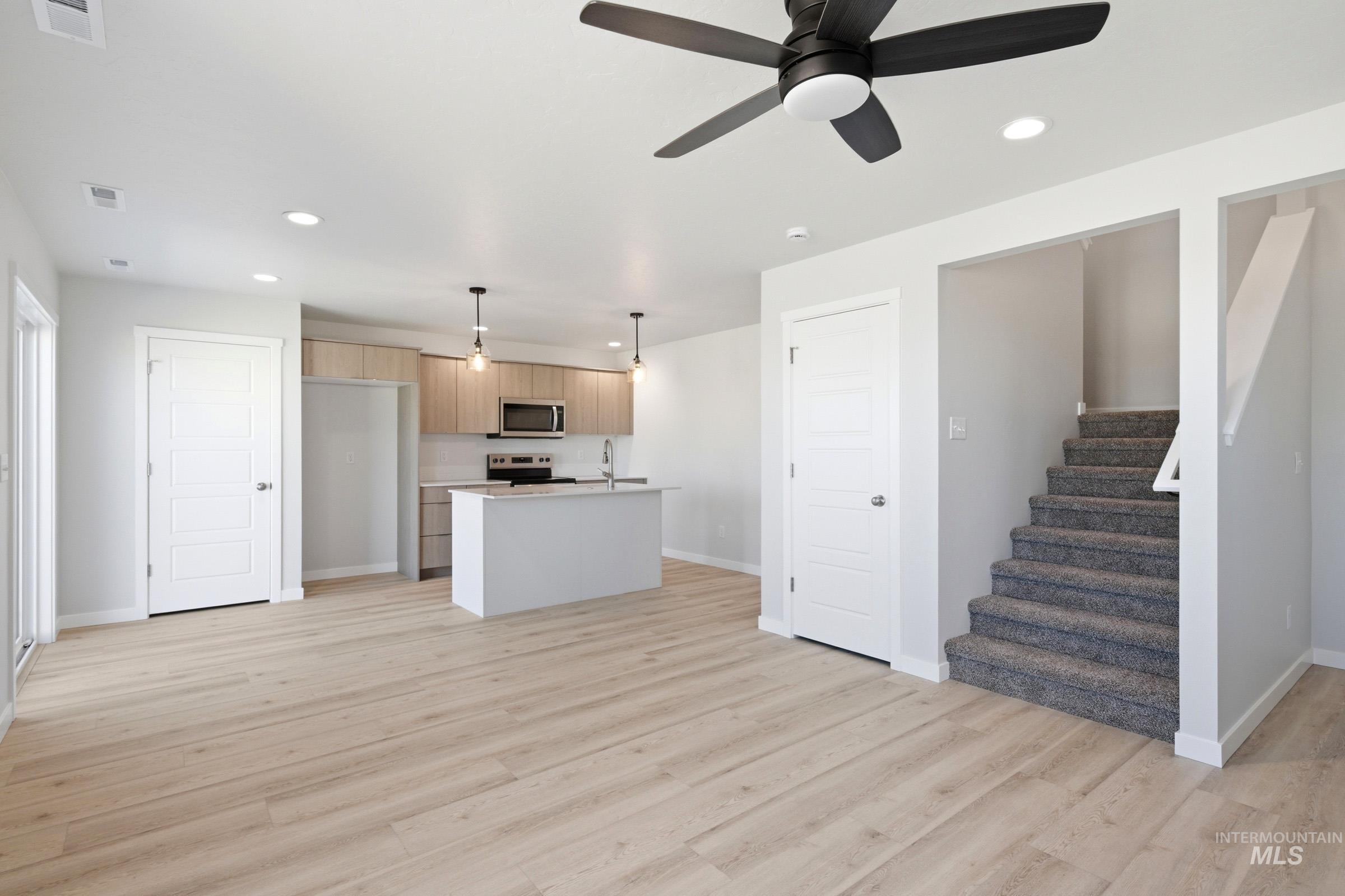 10812 Rutland St, Caldwell, Idaho 83605, 3 Bedrooms, 2.5 Bathrooms, Residential For Sale, Price $376,990,MLS 98983707