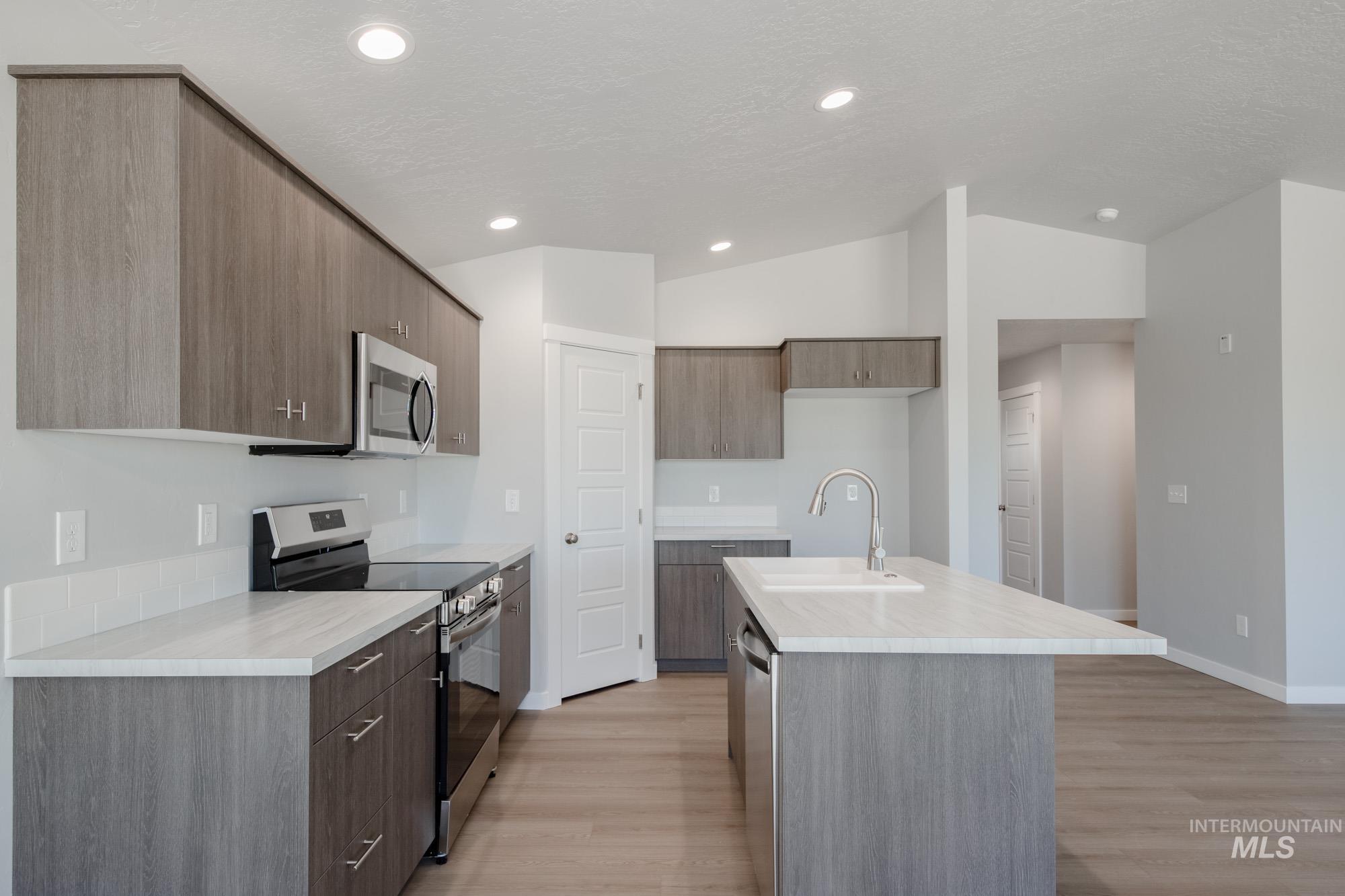 488 Waverly Ave, Middleton, Idaho 83644, 3 Bedrooms, 2 Bathrooms, Residential For Sale, Price $409,990, 98983708