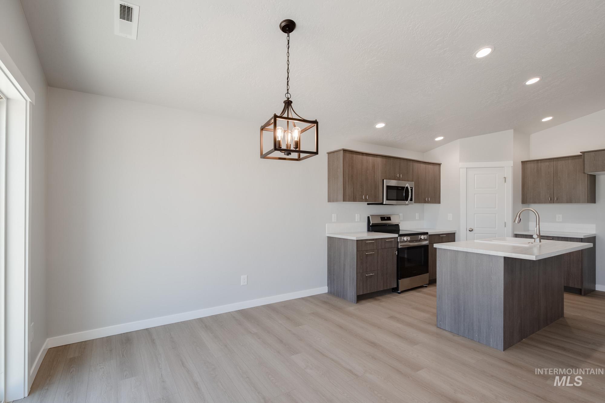 488 Waverly Ave, Middleton, Idaho 83644, 3 Bedrooms, 2 Bathrooms, Residential For Sale, Price $409,990, 98983708