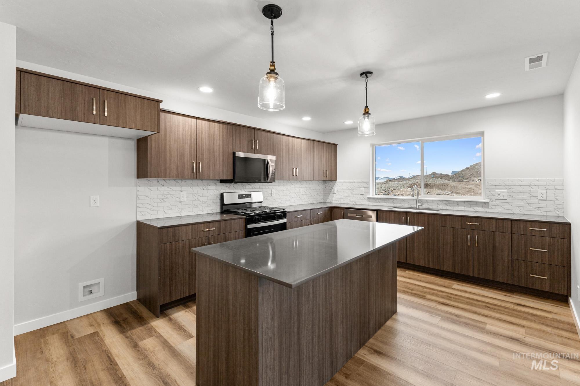 8441 S Tyrion Way, Kuna, Idaho 83634, 5 Bedrooms, 2.5 Bathrooms, Residential For Sale, Price $559,990,MLS 98983718