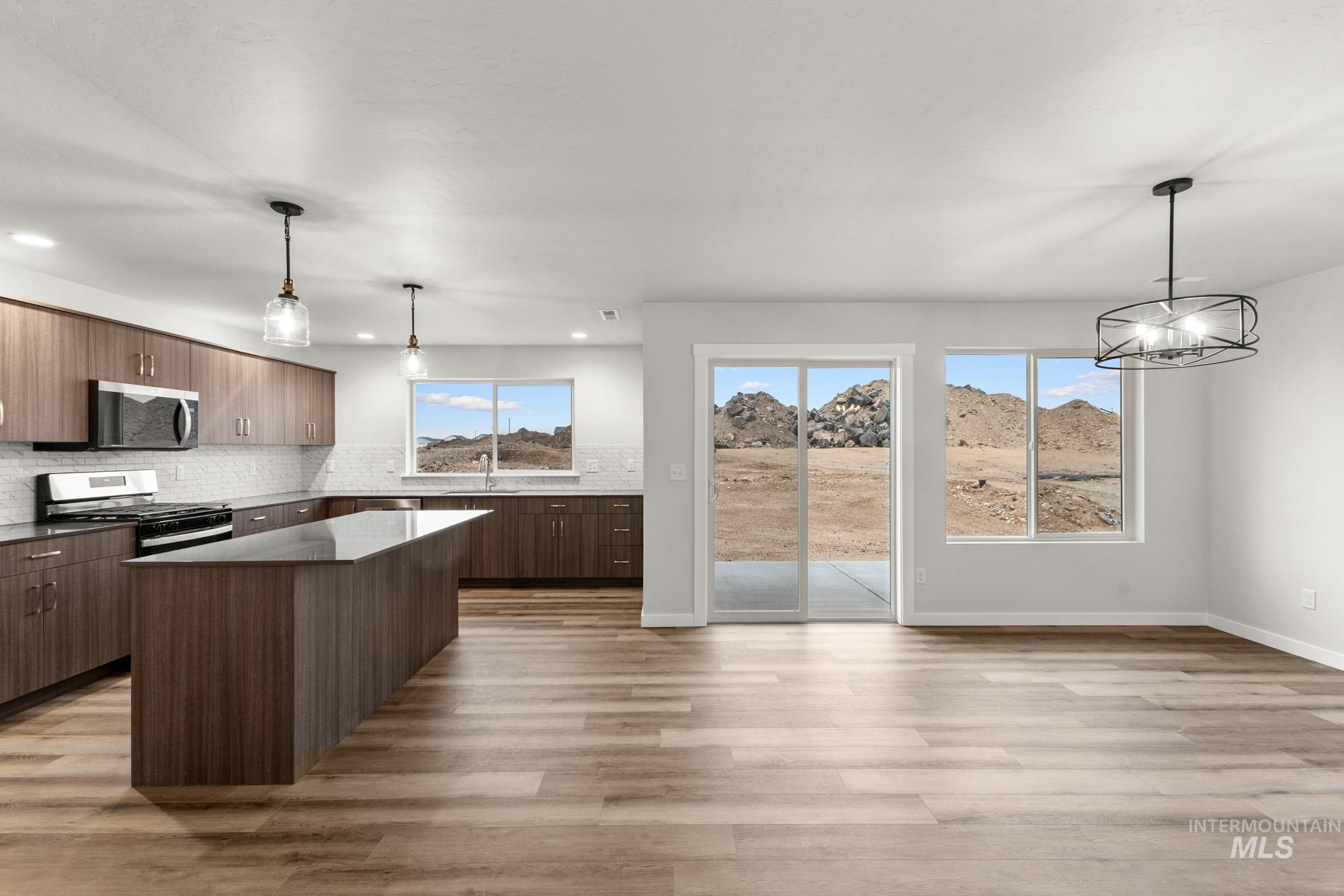 8441 S Tyrion Way, Kuna, Idaho 83634, 5 Bedrooms, 2.5 Bathrooms, Residential For Sale, Price $559,990,MLS 98983718