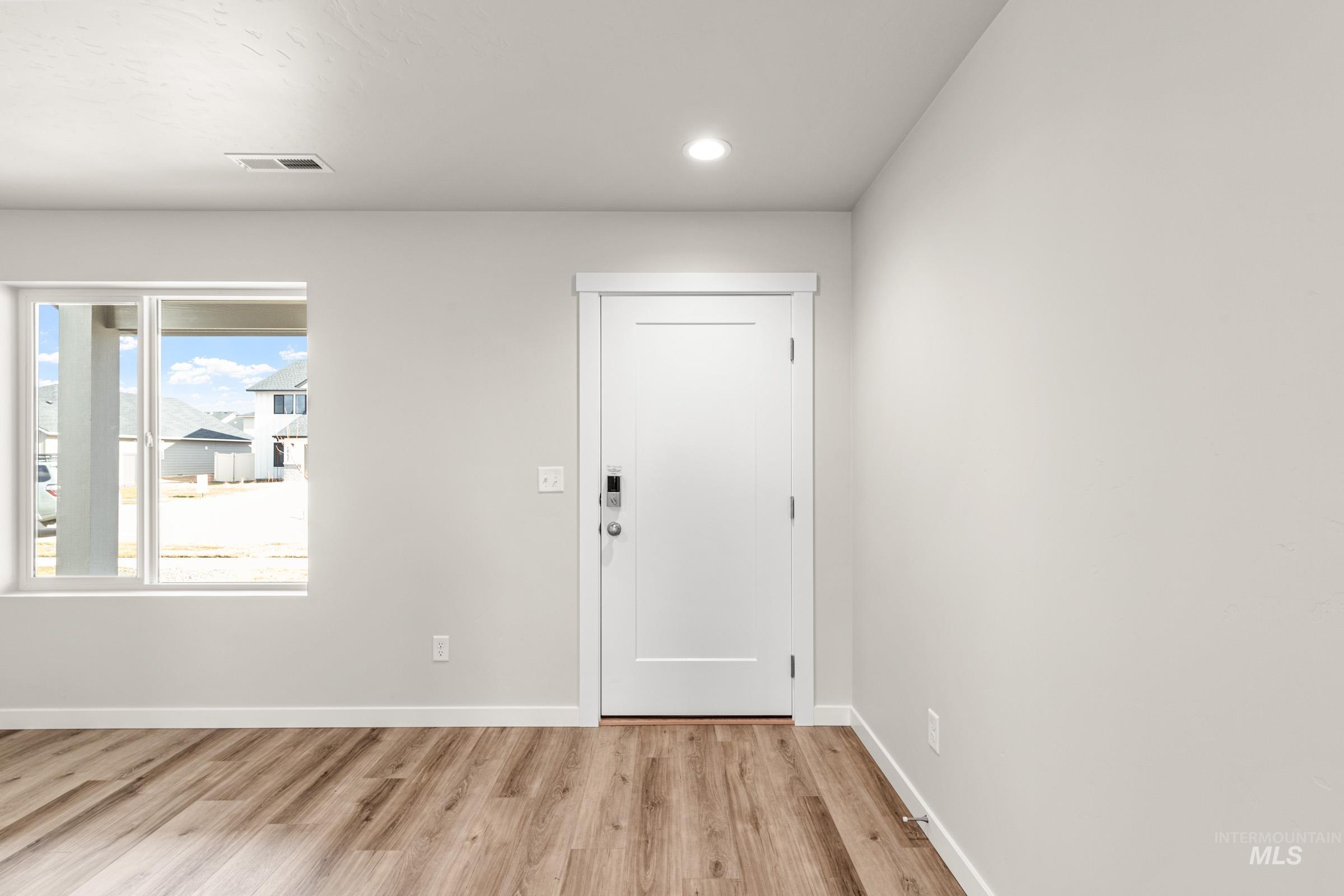 8405 S Tyrion Way, Kuna, Idaho 83634, 5 Bedrooms, 3 Bathrooms, Residential For Sale, Price $539,990,MLS 98983721