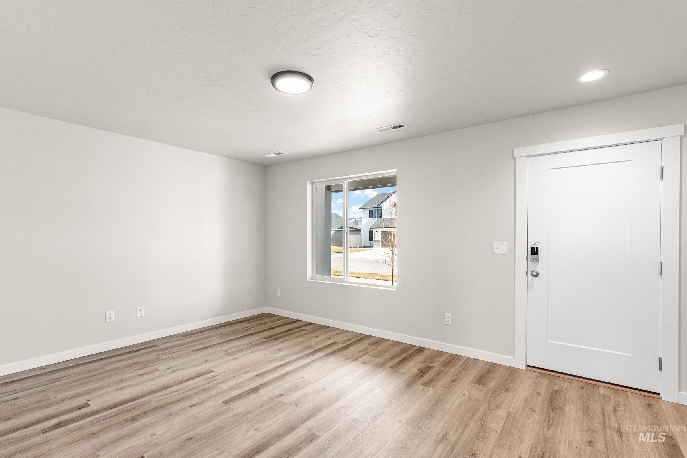 8405 S Tyrion Way, Kuna, Idaho 83634, 5 Bedrooms, 3 Bathrooms, Residential For Sale, Price $539,990,MLS 98983721