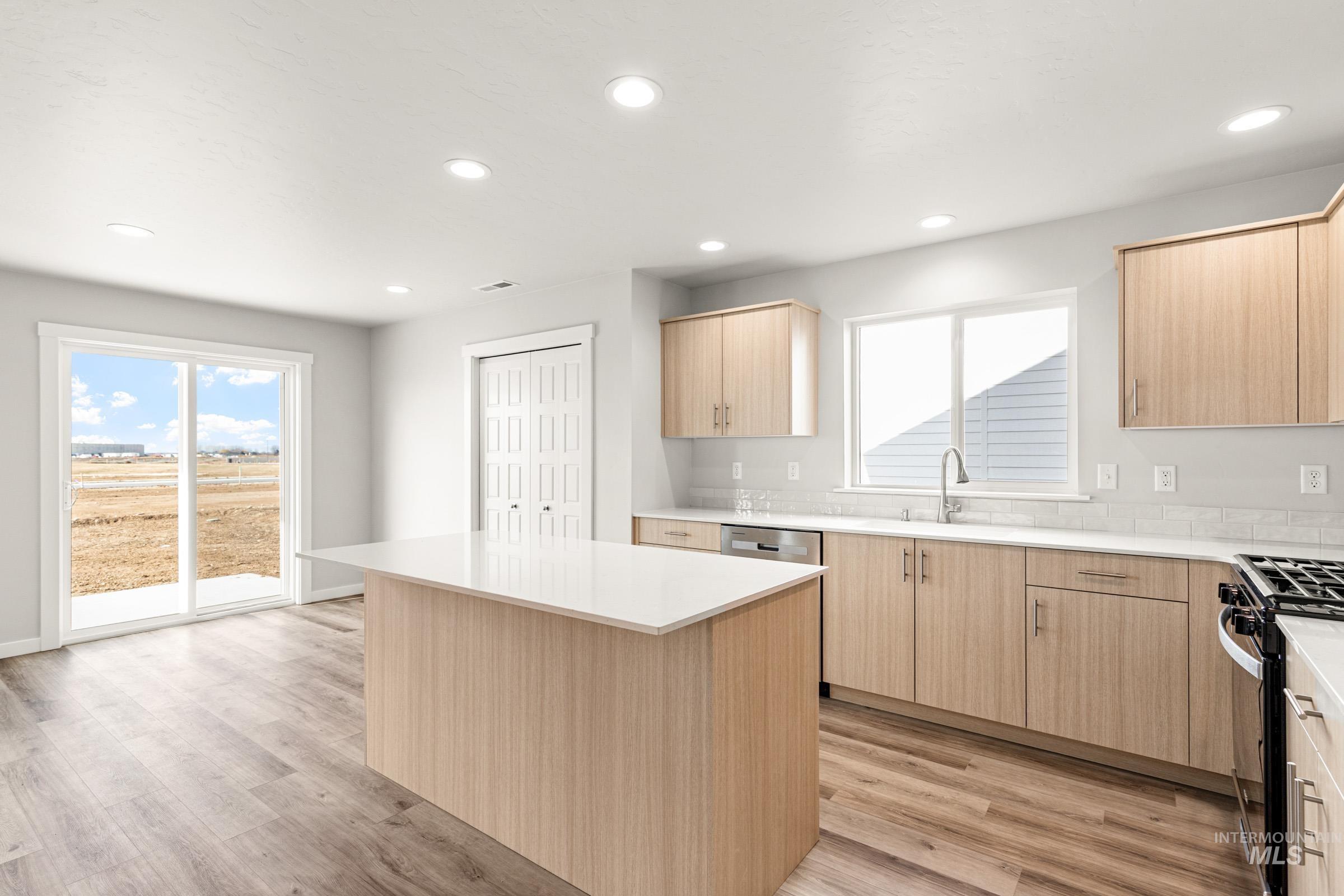 8405 S Tyrion Way, Kuna, Idaho 83634, 5 Bedrooms, 3 Bathrooms, Residential For Sale, Price $539,990,MLS 98983721