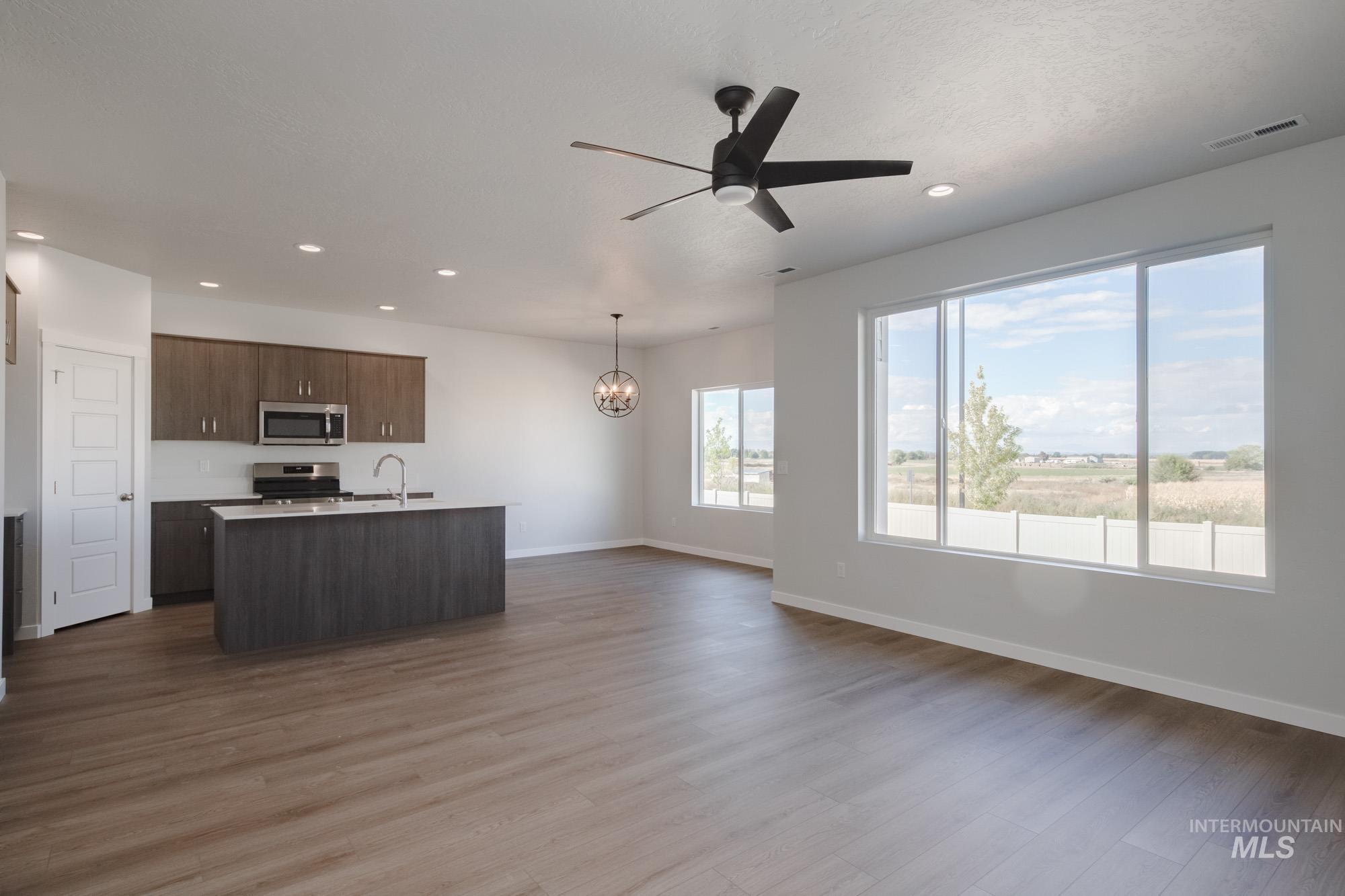 2422 W Baelish Ct, Kuna, Idaho 83634, 3 Bedrooms, 2 Bathrooms, Residential For Sale, Price $489,990,MLS 98983723