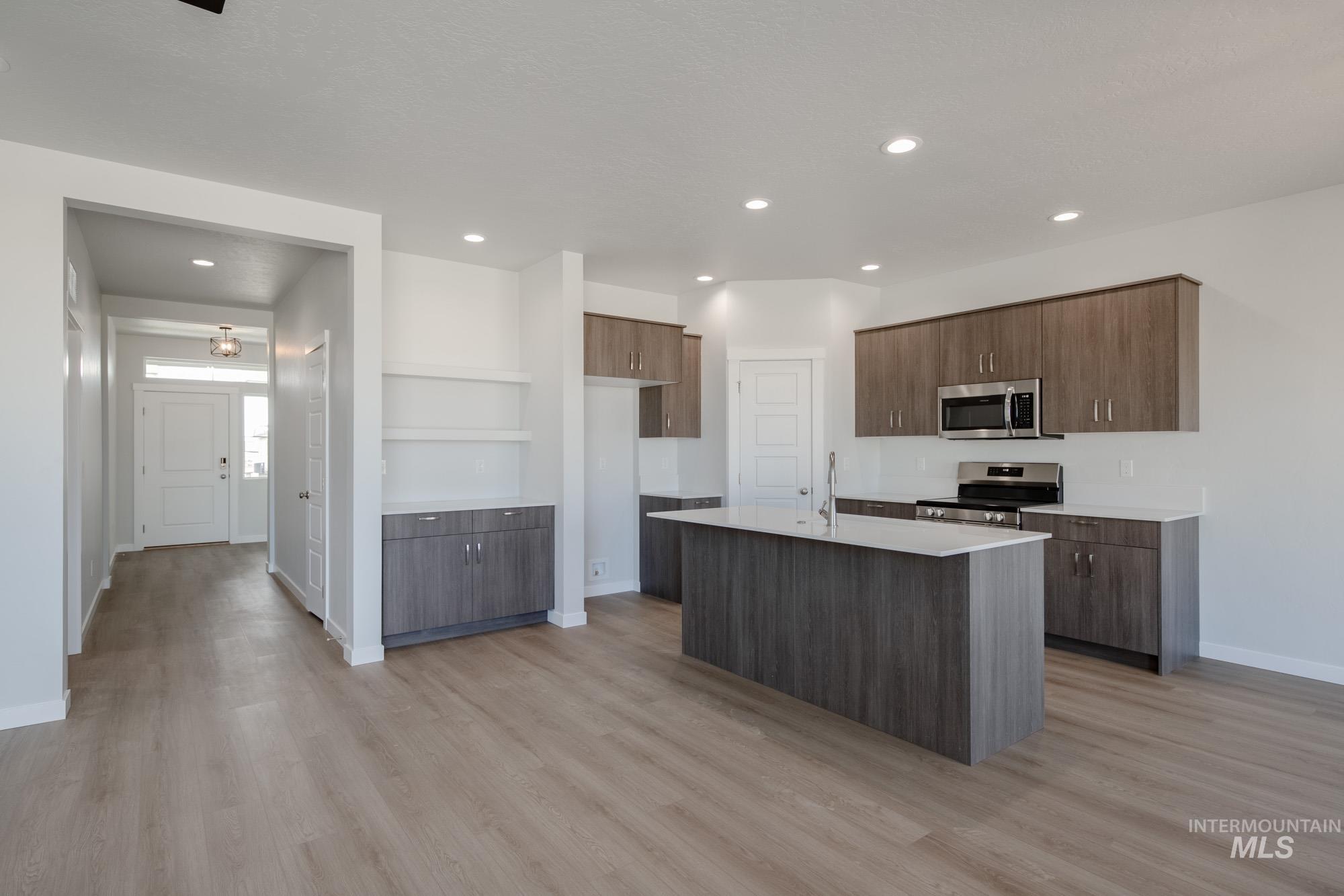 2422 W Baelish Ct, Kuna, Idaho 83634, 3 Bedrooms, 2 Bathrooms, Residential For Sale, Price $489,990,MLS 98983723