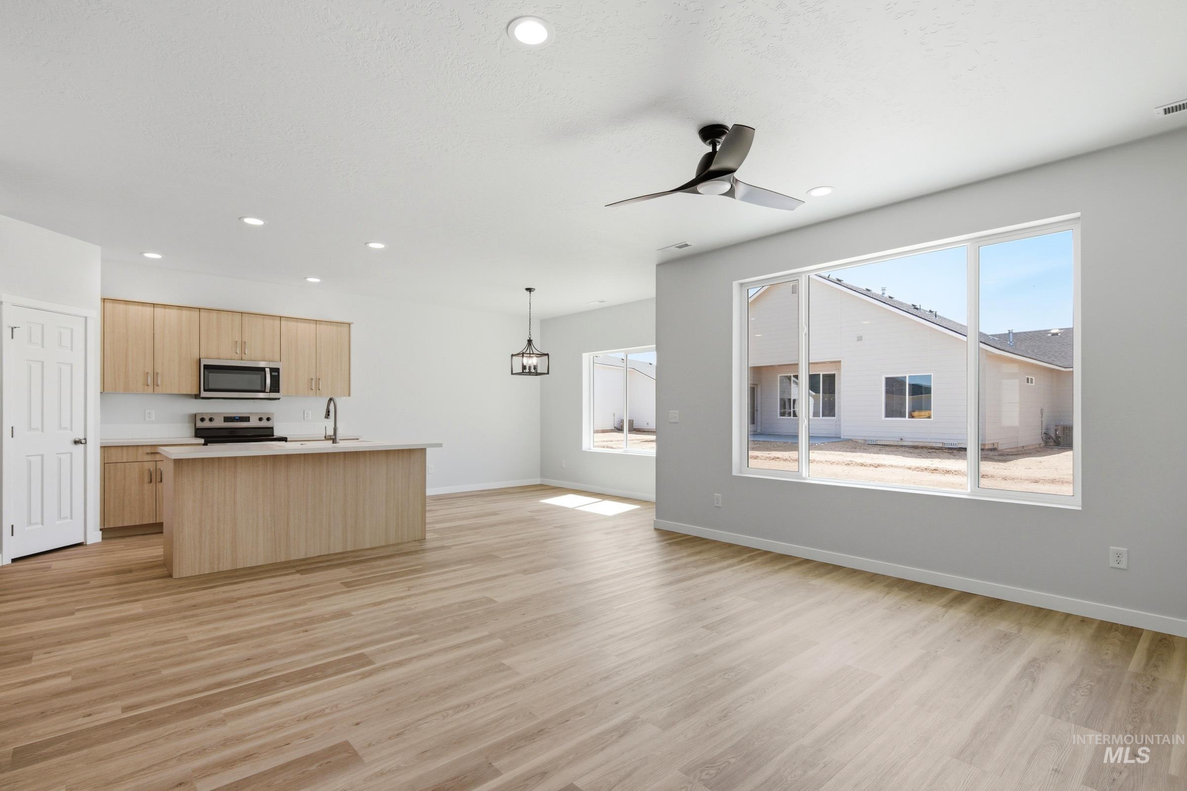 13665 Inman Ct, Caldwell, Idaho 83607, 3 Bedrooms, 2 Bathrooms, Residential For Sale, Price $449,990,MLS 98983730