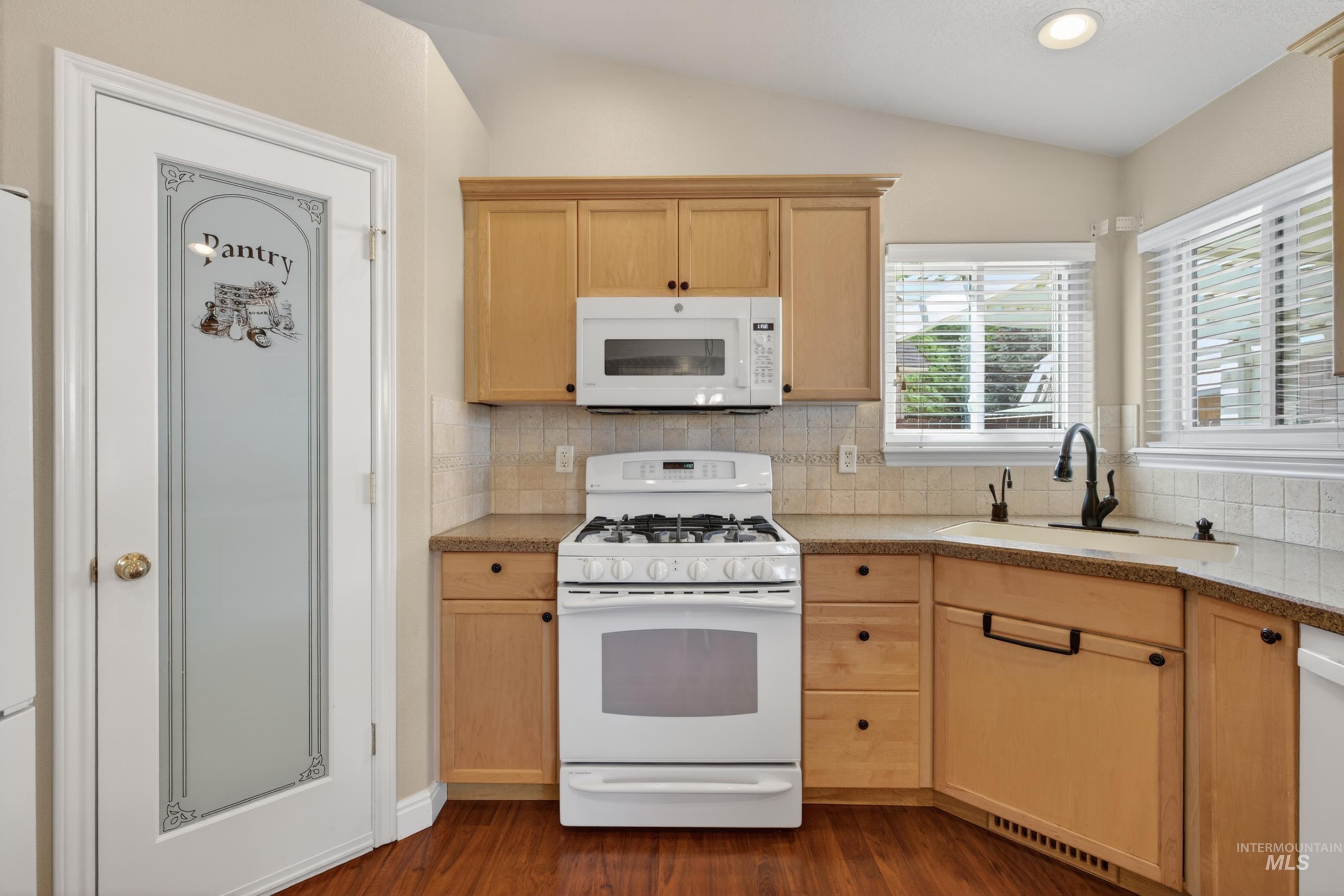 3013 N High Desert, Meridian, Idaho 83646, 4 Bedrooms, 2.5 Bathrooms, Residential For Sale, Price $499,999,MLS 98983732