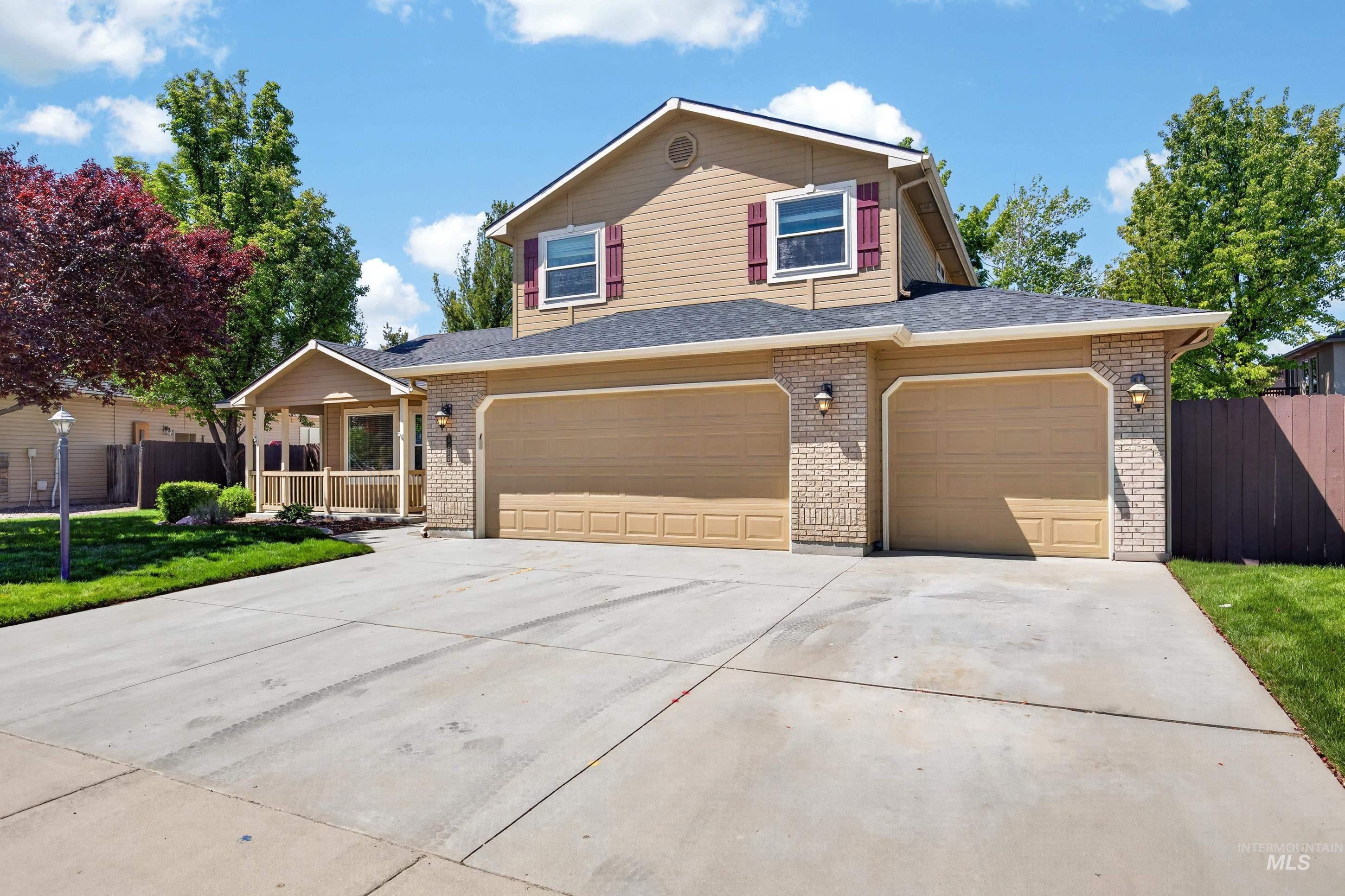 3013 N High Desert, Meridian, Idaho 83646, 4 Bedrooms, 2.5 Bathrooms, Residential For Sale, Price $499,999,MLS 98983732