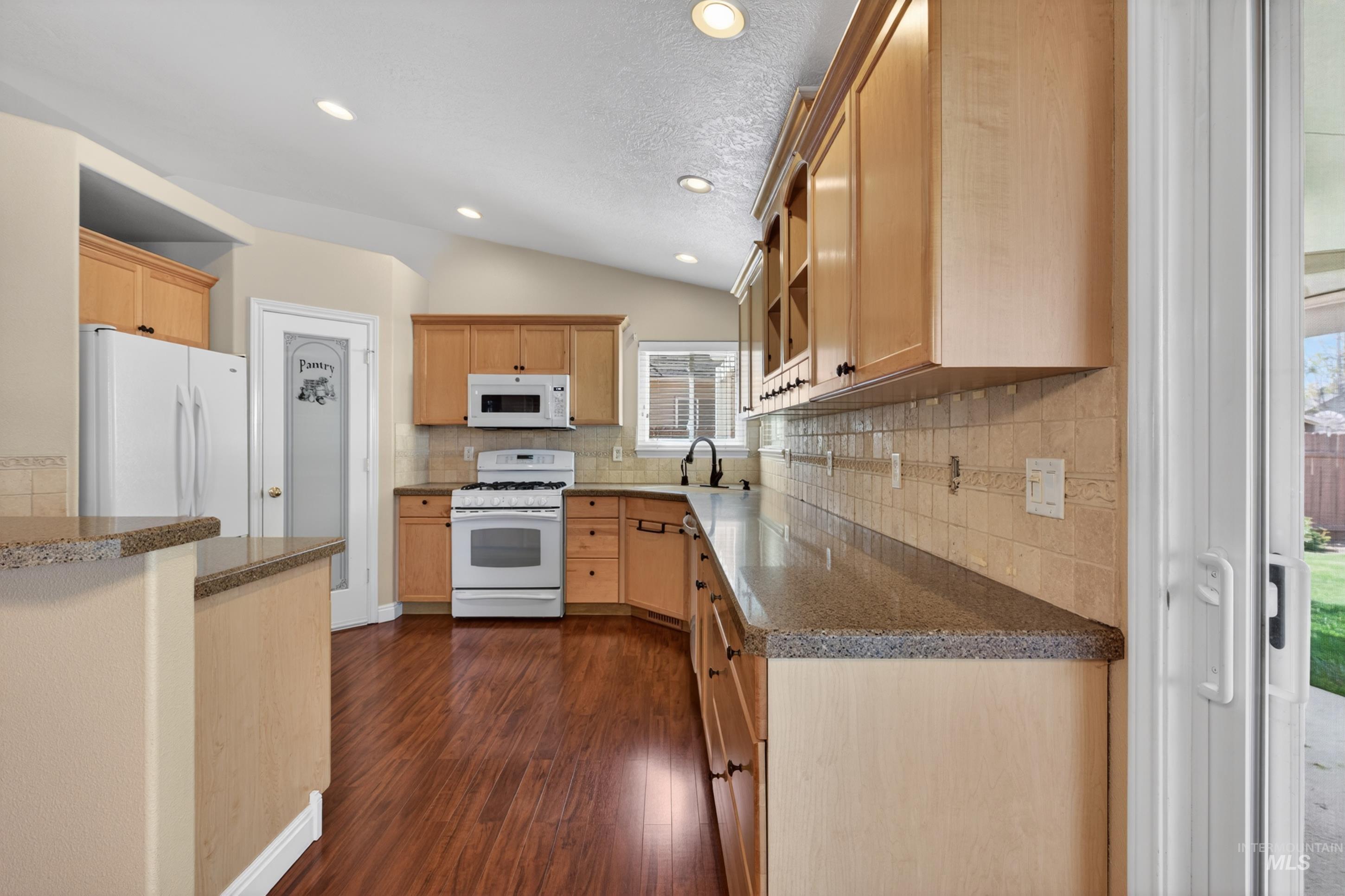 3013 N High Desert, Meridian, Idaho 83646, 4 Bedrooms, 2.5 Bathrooms, Residential For Sale, Price $499,999,MLS 98983732