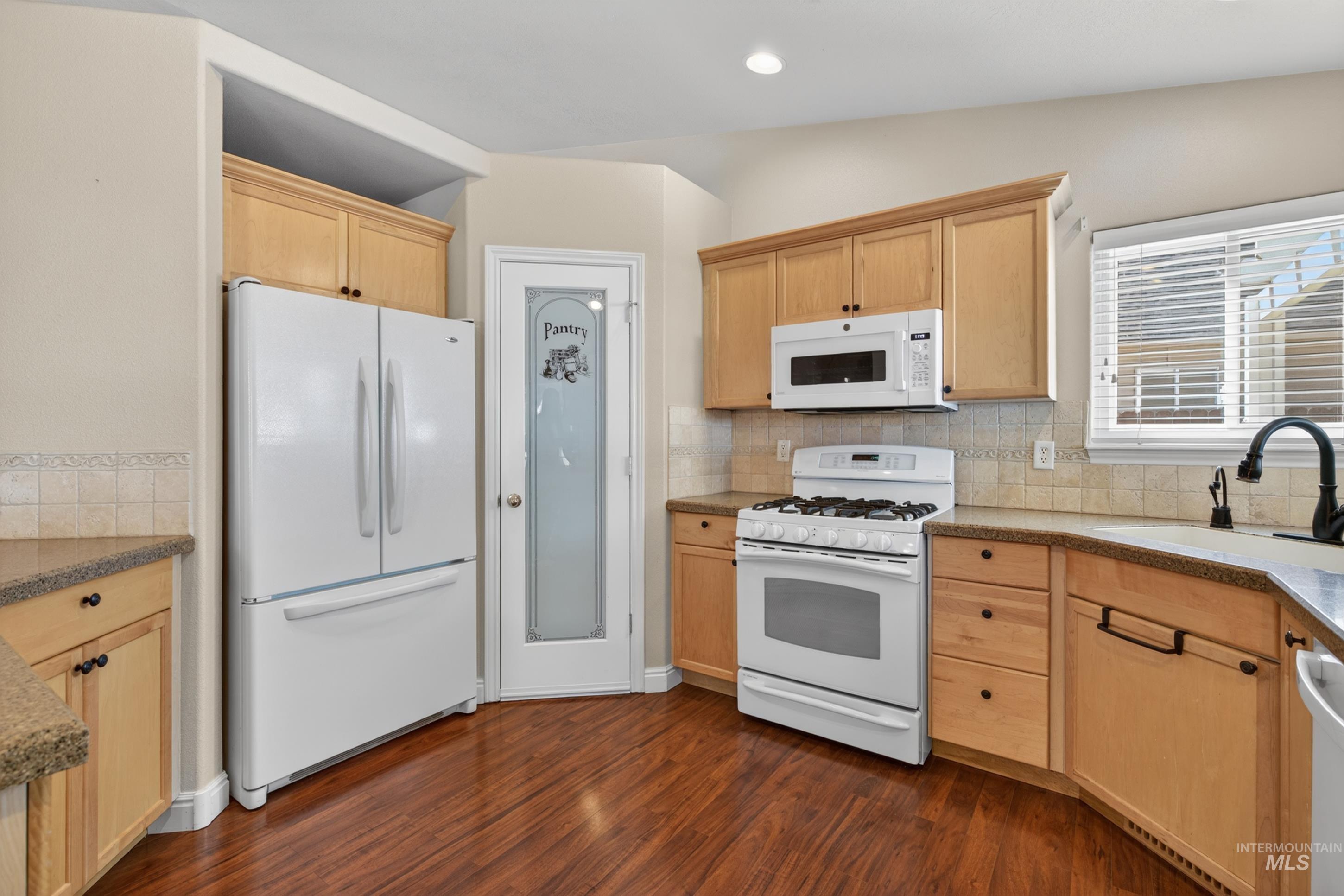 3013 N High Desert, Meridian, Idaho 83646, 4 Bedrooms, 2.5 Bathrooms, Residential For Sale, Price $499,999,MLS 98983732