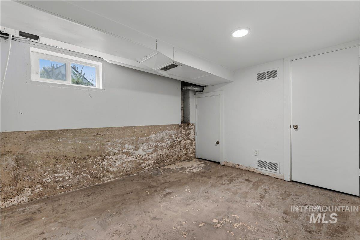 1424 Arlington Ave, Caldwell, Idaho 83605-4613, 3 Bedrooms, 2 Bathrooms, Residential For Sale, Price $465,000,MLS 98983736
