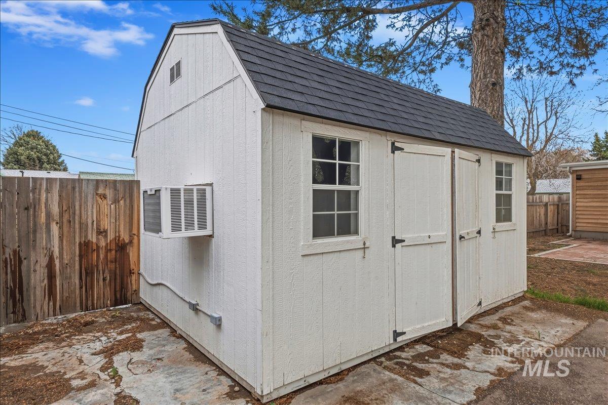 1424 Arlington Ave, Caldwell, Idaho 83605-4613, 3 Bedrooms, 2 Bathrooms, Residential For Sale, Price $465,000,MLS 98983736