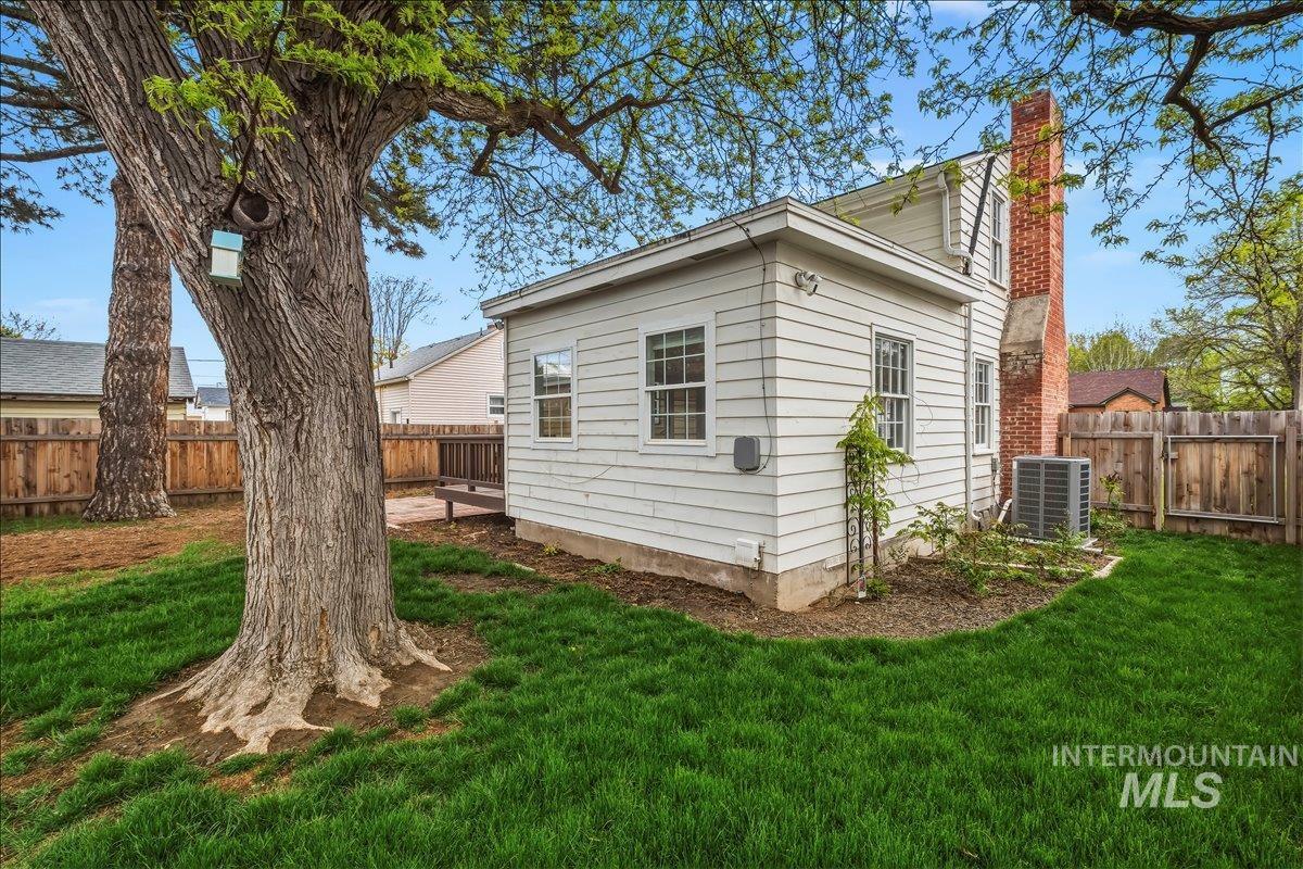 1424 Arlington Ave, Caldwell, Idaho 83605-4613, 3 Bedrooms, 2 Bathrooms, Residential For Sale, Price $465,000,MLS 98983736