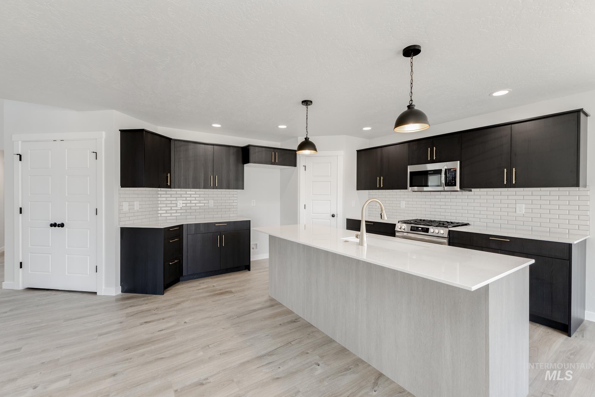 913 E Crab Springs St, Nampa, Idaho 83686, 4 Bedrooms, 3 Bathrooms, Residential For Sale, Price $609,990, 98983739