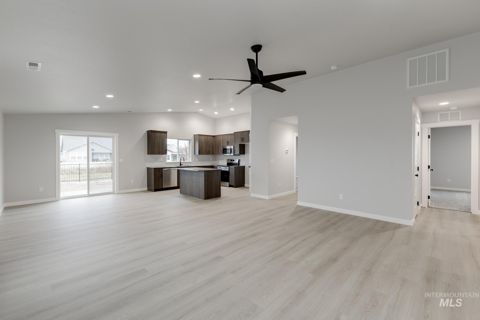 6686 W Plateau Creek Dr, Meridian, Idaho 83646, 4 Bedrooms, 2 Bathrooms, Residential For Sale, Price $489,990,MLS 98983747