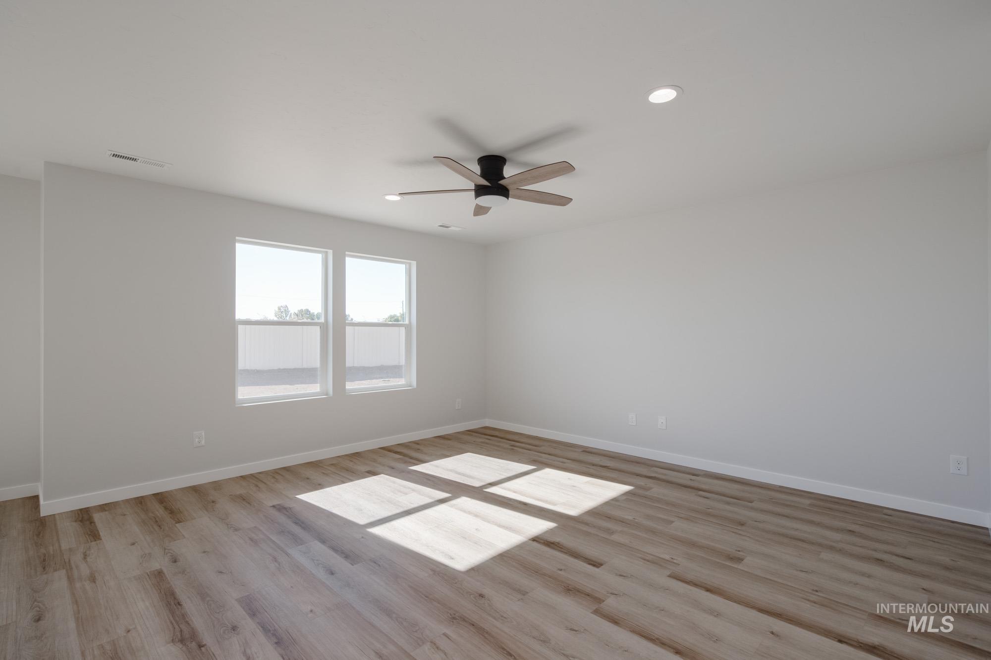 4372 N Alameda Creek Ave, Meridian, Idaho 83646, 3 Bedrooms, 2.5 Bathrooms, Residential For Sale, Price $475,990,MLS 98983749