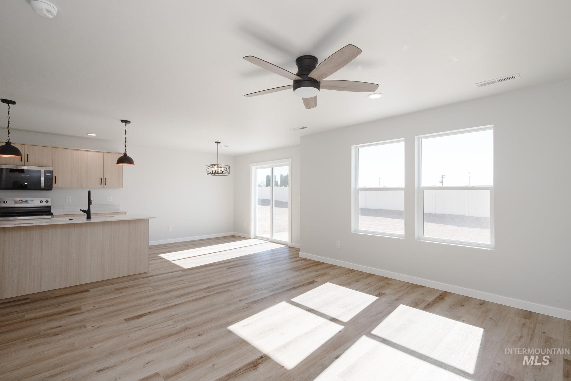 4372 N Alameda Creek Ave, Meridian, Idaho 83646, 3 Bedrooms, 2.5 Bathrooms, Residential For Sale, Price $475,990,MLS 98983749