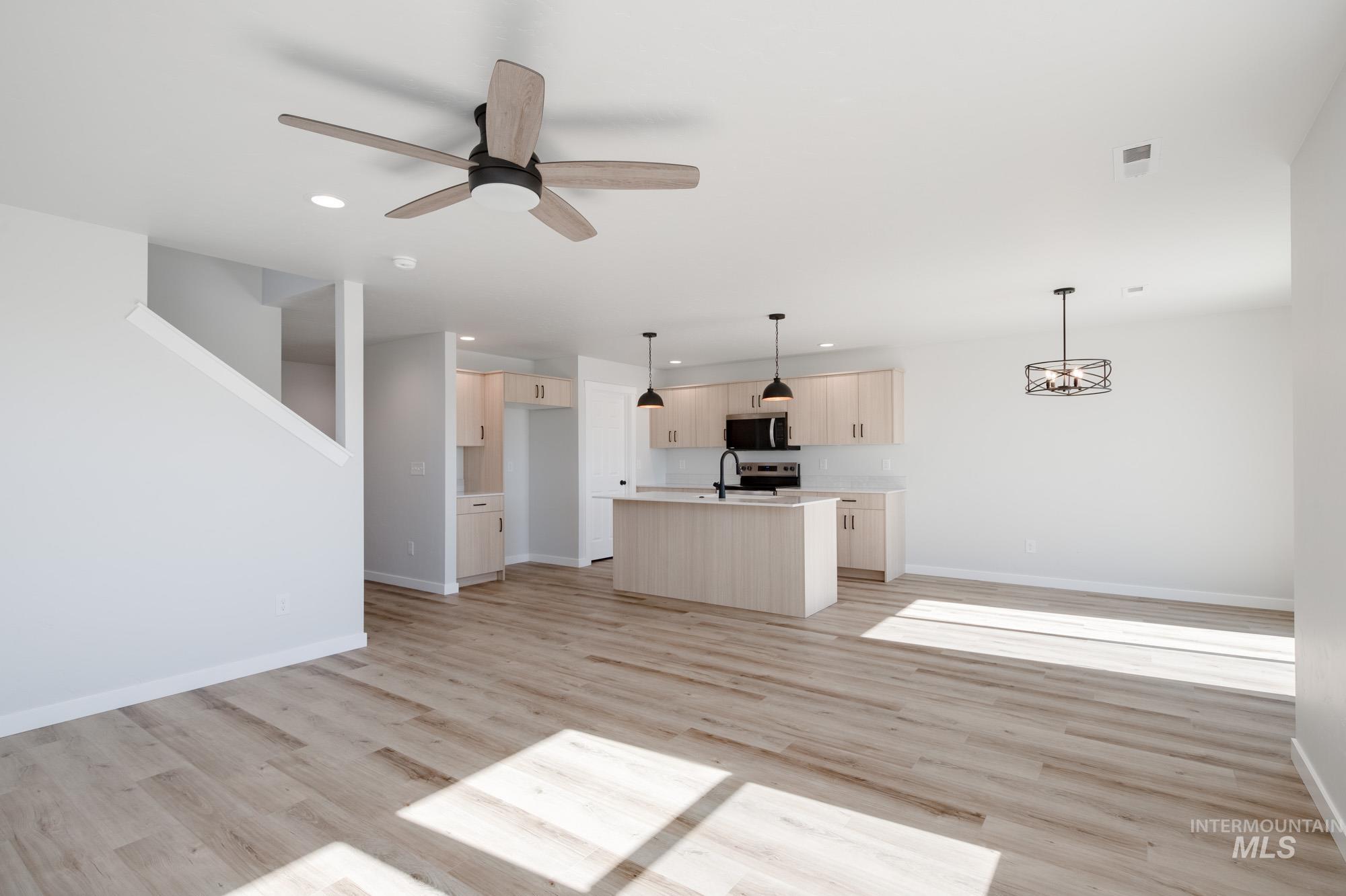 4372 N Alameda Creek Ave, Meridian, Idaho 83646, 3 Bedrooms, 2.5 Bathrooms, Residential For Sale, Price $475,990,MLS 98983749