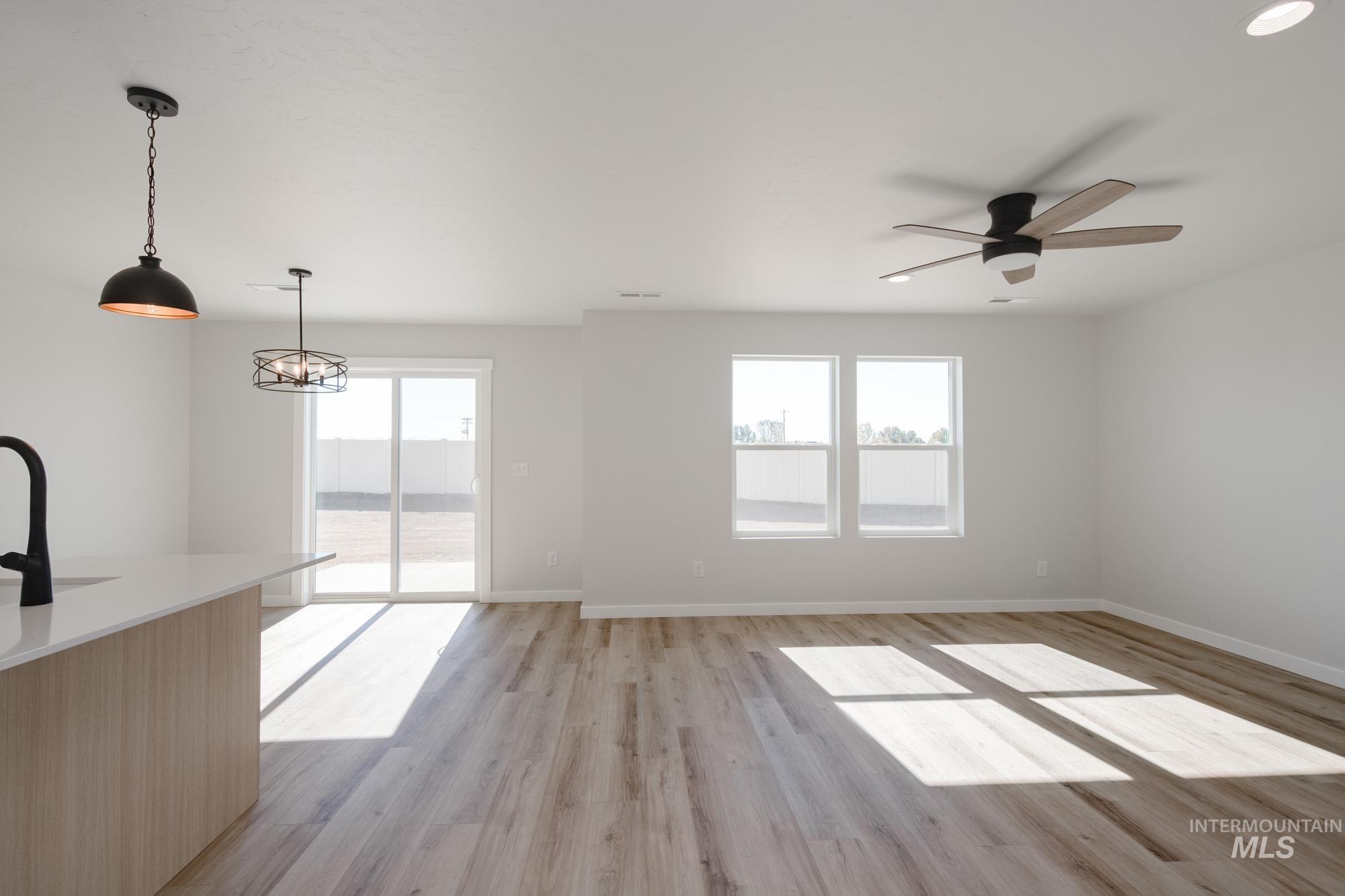 4372 N Alameda Creek Ave, Meridian, Idaho 83646, 3 Bedrooms, 2.5 Bathrooms, Residential For Sale, Price $475,990,MLS 98983749