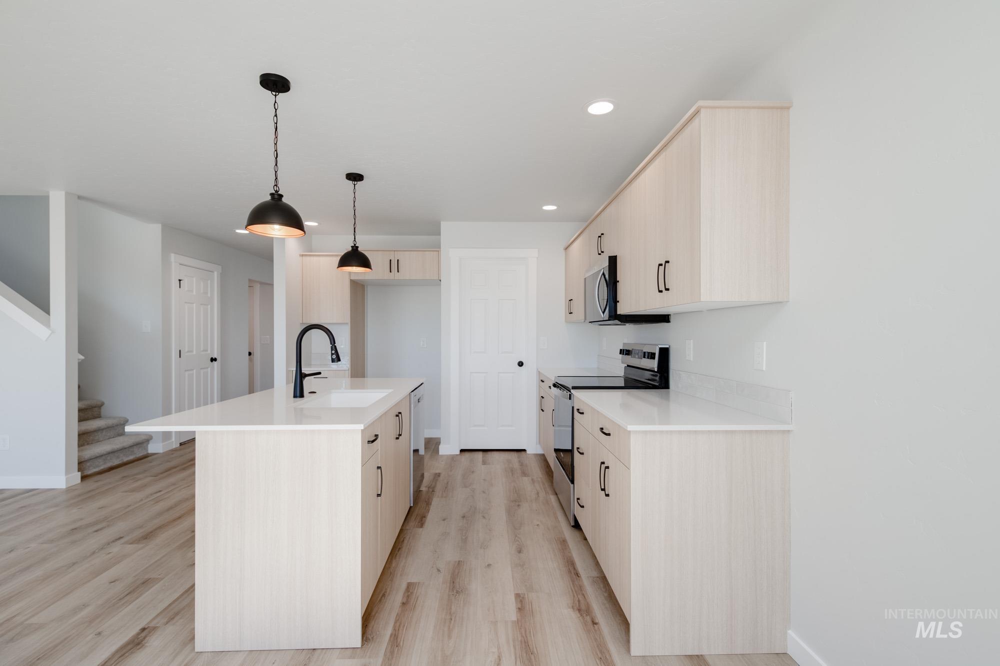 4372 N Alameda Creek Ave, Meridian, Idaho 83646, 3 Bedrooms, 2.5 Bathrooms, Residential For Sale, Price $475,990,MLS 98983749