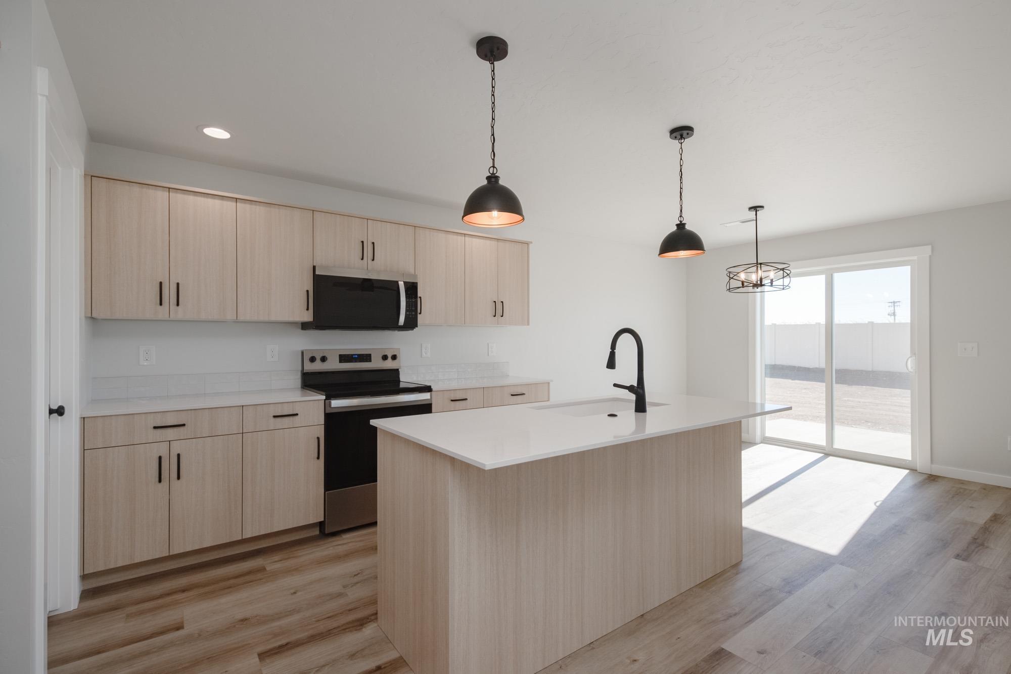 4372 N Alameda Creek Ave, Meridian, Idaho 83646, 3 Bedrooms, 2.5 Bathrooms, Residential For Sale, Price $475,990,MLS 98983749