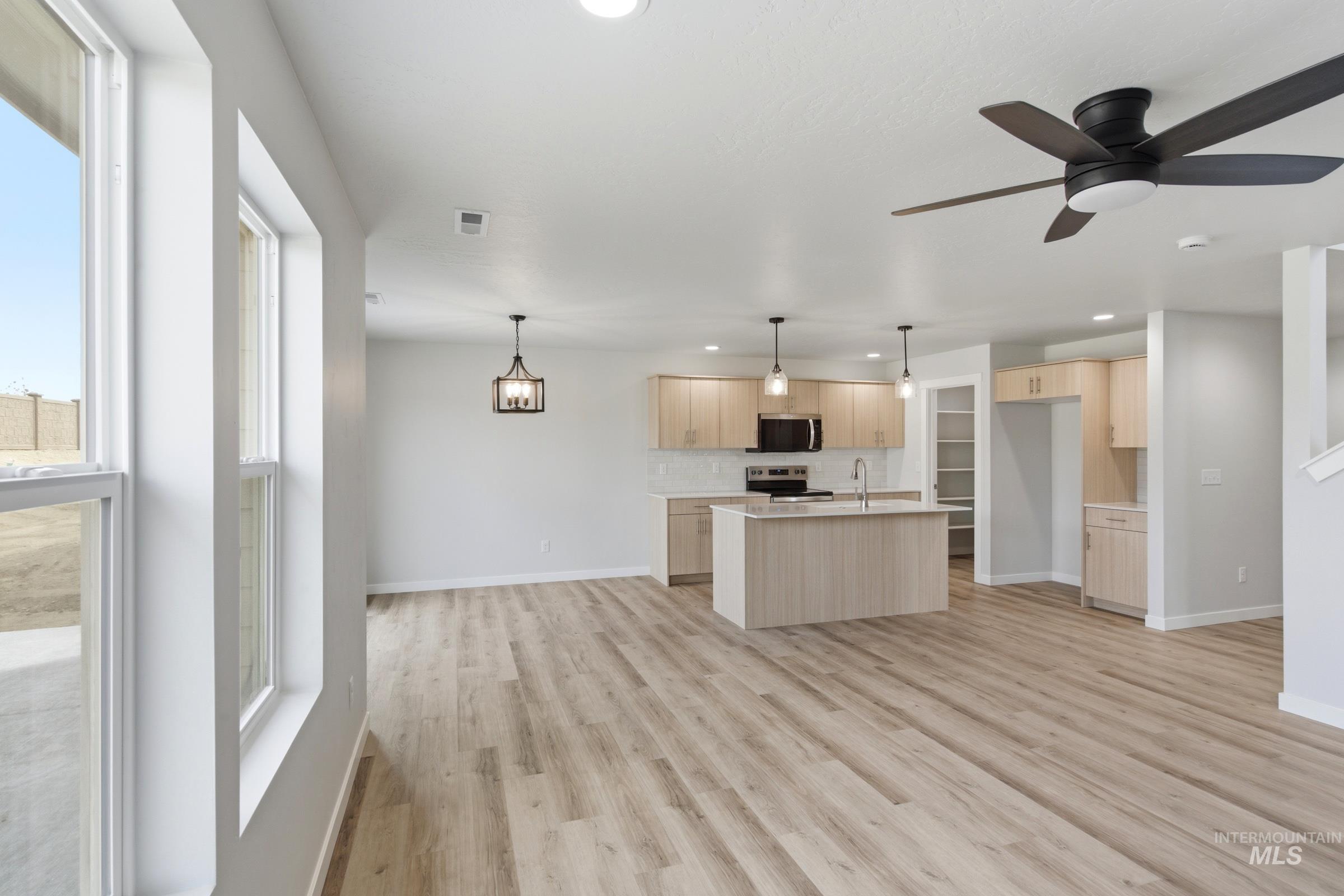 4372 N Alameda Creek Ave, Meridian, Idaho 83646, 3 Bedrooms, 2.5 Bathrooms, Residential For Sale, Price $475,990, 98983749