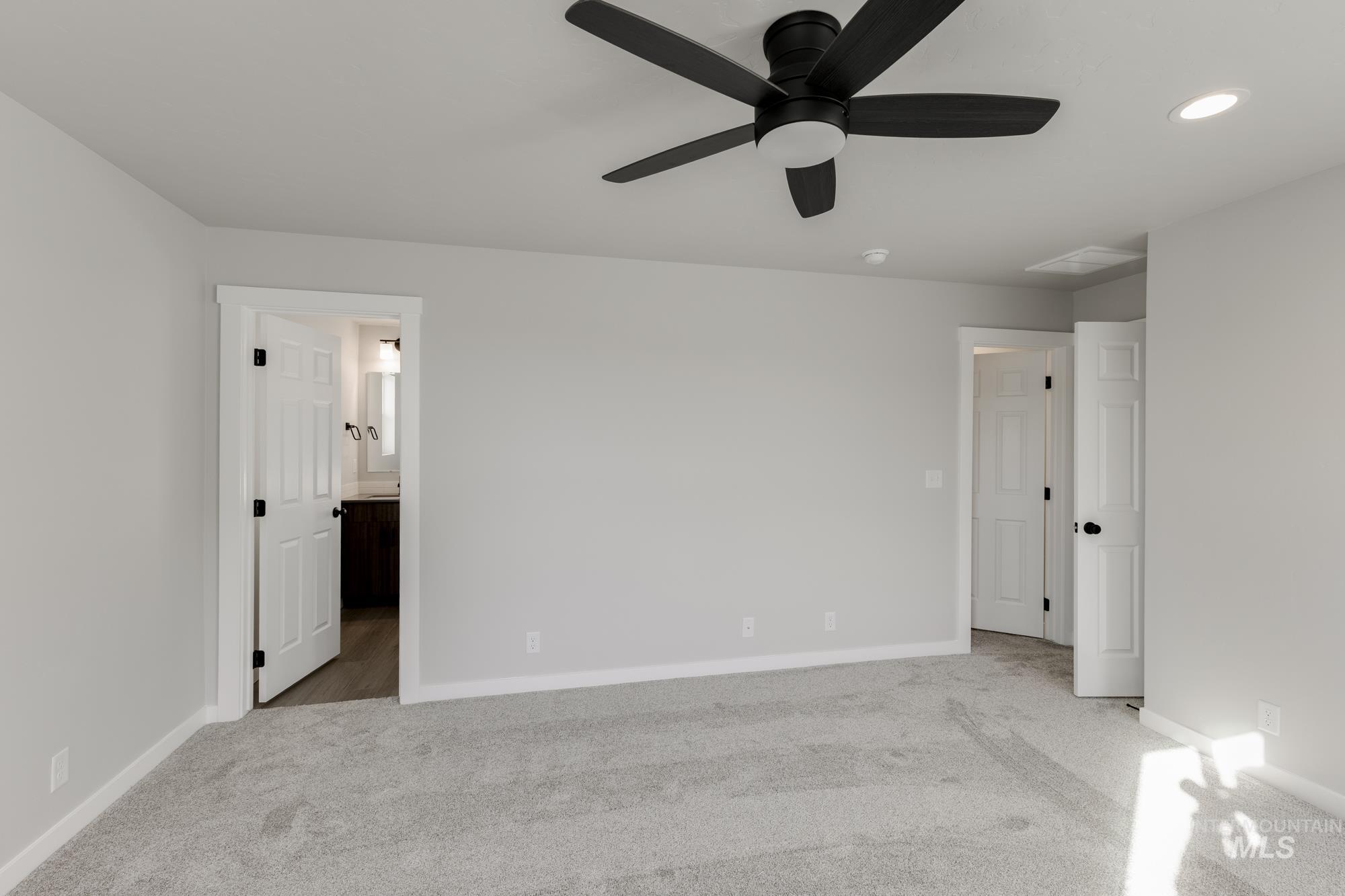 6742 W Redwood Creek Dr, Meridian, Idaho 83646, 3 Bedrooms, 2.5 Bathrooms, Residential For Sale, Price $458,990, 98983750