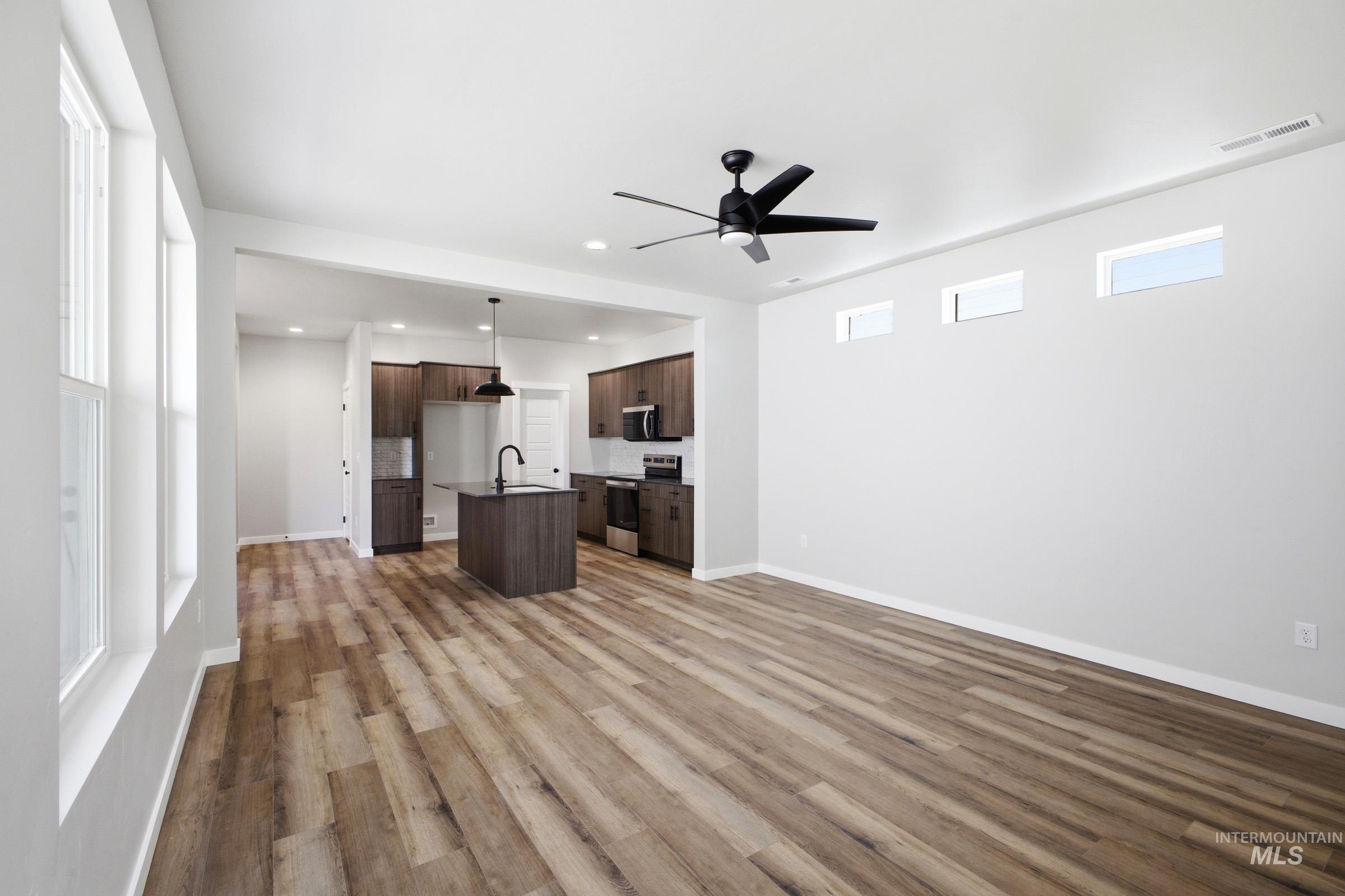 6742 W Redwood Creek Dr, Meridian, Idaho 83646, 3 Bedrooms, 2.5 Bathrooms, Residential For Sale, Price $458,990,MLS 98983750