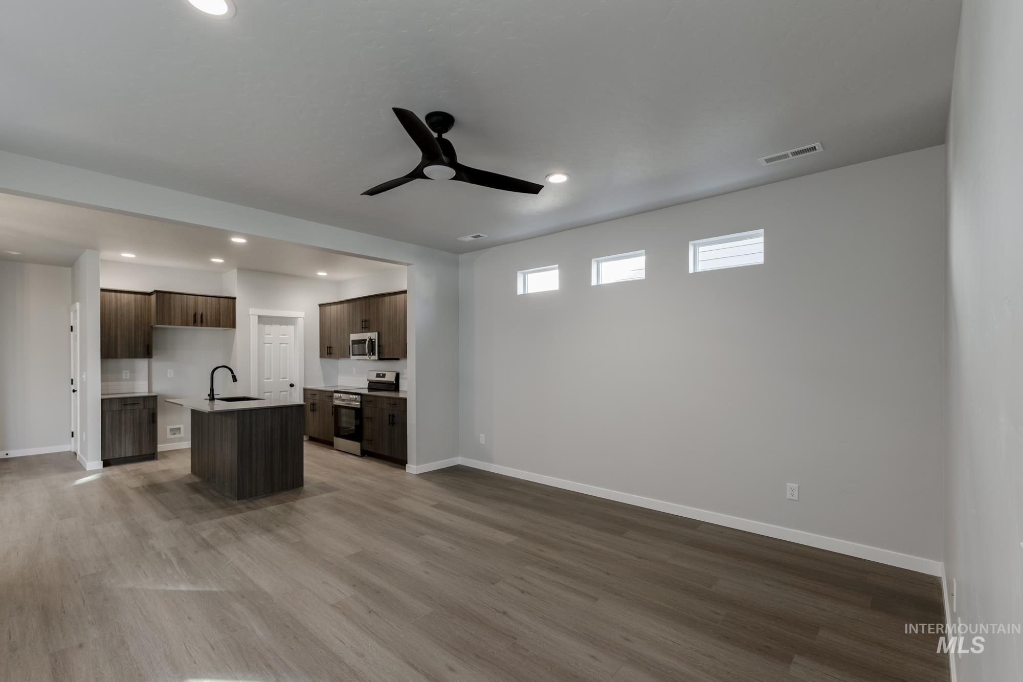 6742 W Redwood Creek Dr, Meridian, Idaho 83646, 3 Bedrooms, 2.5 Bathrooms, Residential For Sale, Price $458,990, 98983750