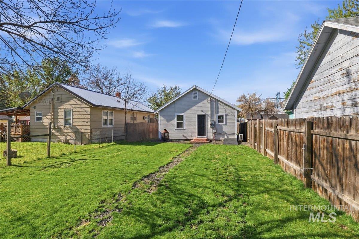 284 Fargo Avenue, Notus, Idaho 83656-7709, 2 Bedrooms, 1 Bathroom, Residential For Sale, Price $269,900,MLS 98983751