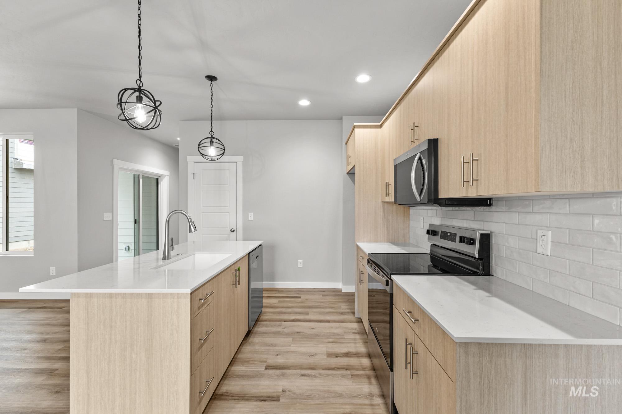 6663 W Fairy Falls Dr, Meridian, Idaho 83646, 3 Bedrooms, 2.5 Bathrooms, Residential For Sale, Price $440,990, 98983752