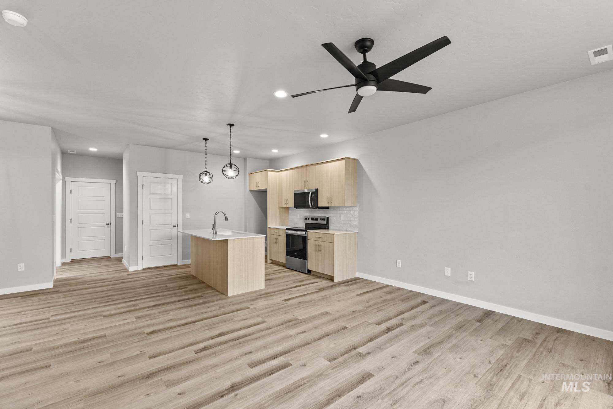 6663 W Fairy Falls Dr, Meridian, Idaho 83646, 3 Bedrooms, 2.5 Bathrooms, Residential For Sale, Price $440,990, 98983752