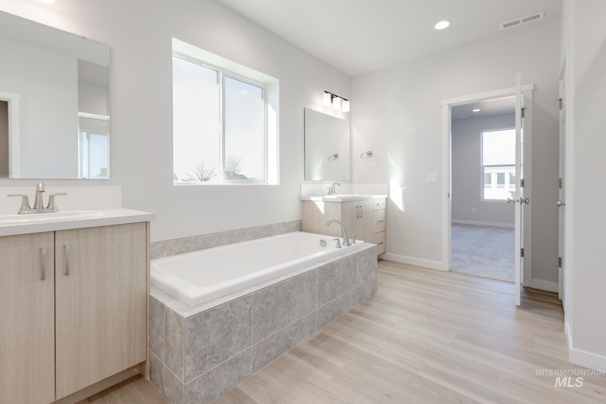 7067 E Marble Springs Dr, Nampa, Idaho 83687, 4 Bedrooms, 2.5 Bathrooms, Residential For Sale, Price $579,990,MLS 98983762