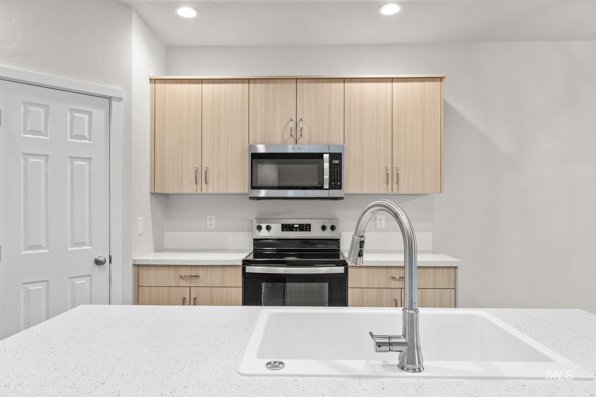 477 Waverly Ave, Middleton, Idaho 83644, 3 Bedrooms, 2 Bathrooms, Residential For Sale, Price $459,990, 98983763