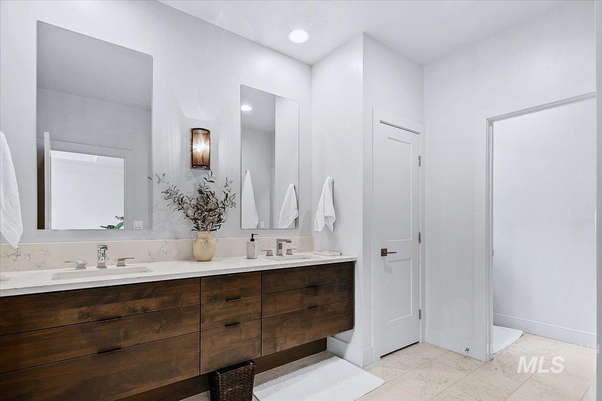 6179 W Ina Dr., Boise, Idaho 83703, 3 Bedrooms, 3 Bathrooms, Residential For Sale, Price $875,000,MLS 98983766