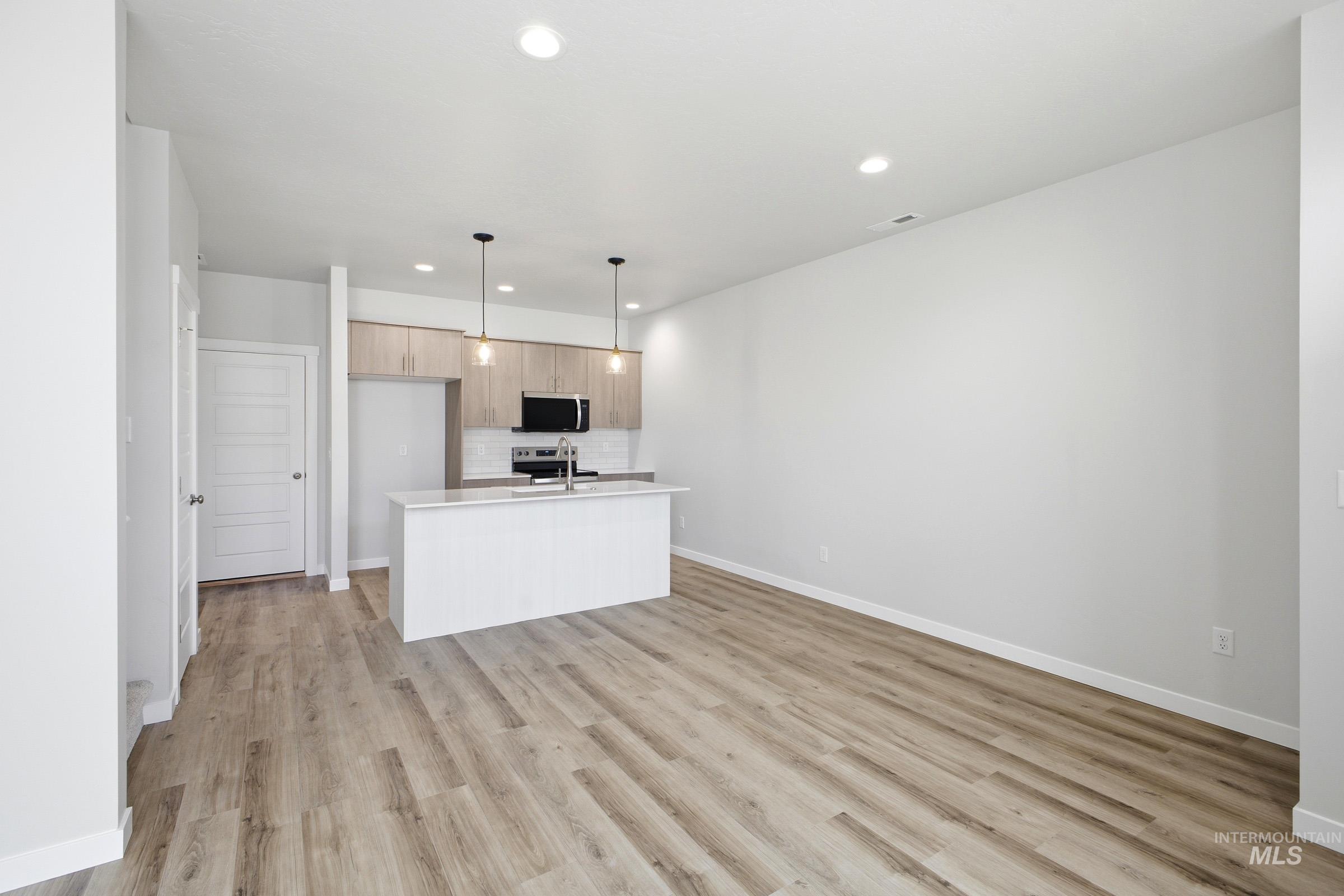 6717 S Spindlebush Ave, Boise, Idaho 83709, 3 Bedrooms, 2.5 Bathrooms, Residential For Sale, Price $427,990, 98983767