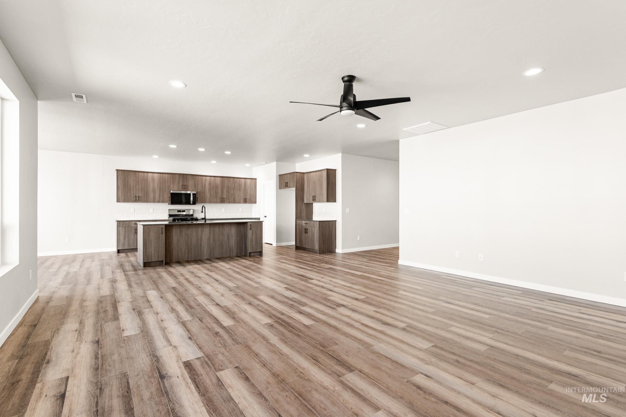 3767 W Piscina Dr, Meridian, Idaho 83642, 4 Bedrooms, 2.5 Bathrooms, Residential For Sale, Price $589,990,MLS 98983773