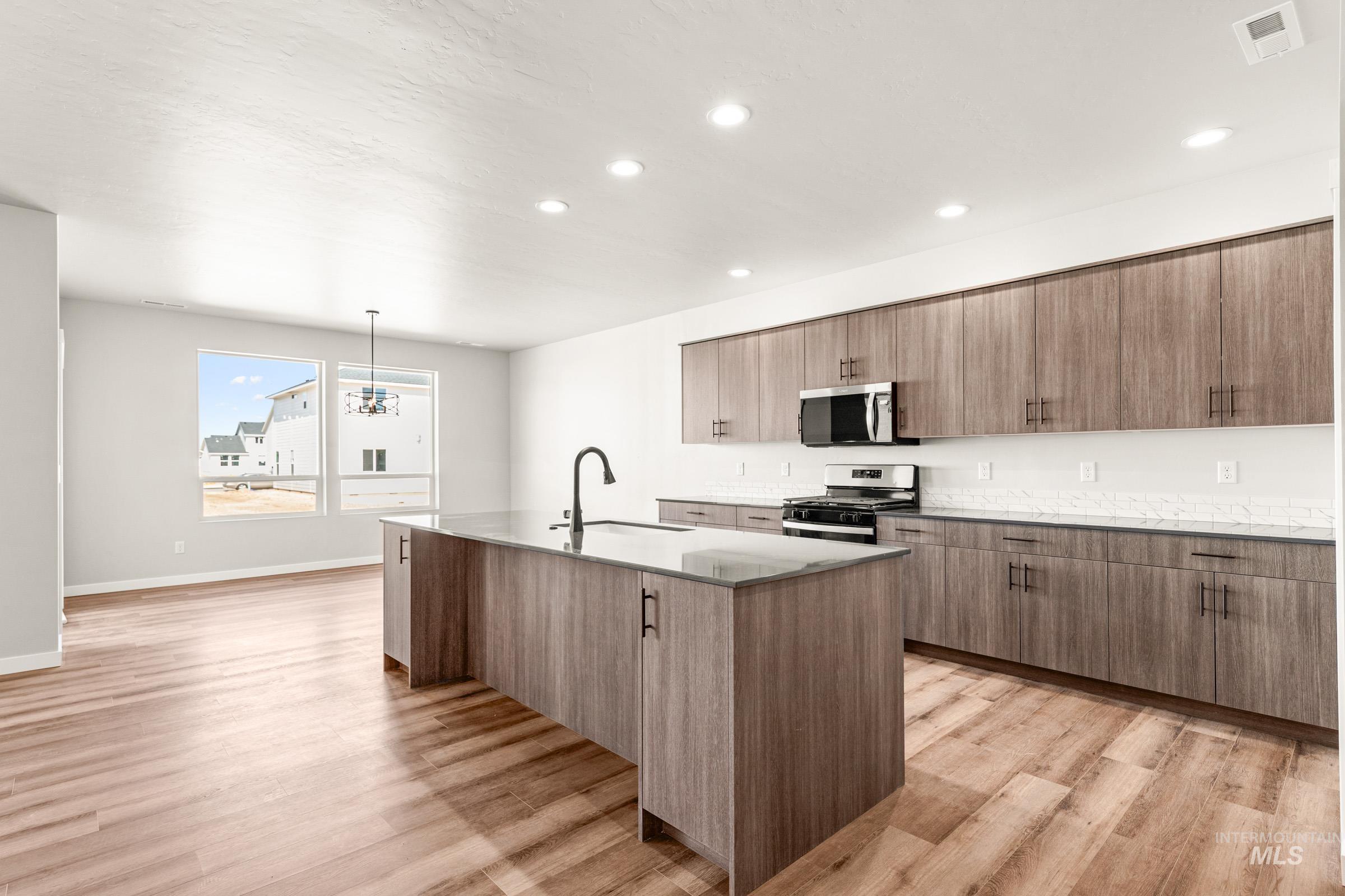 3767 W Piscina Dr, Meridian, Idaho 83642, 4 Bedrooms, 2.5 Bathrooms, Residential For Sale, Price $589,990,MLS 98983773