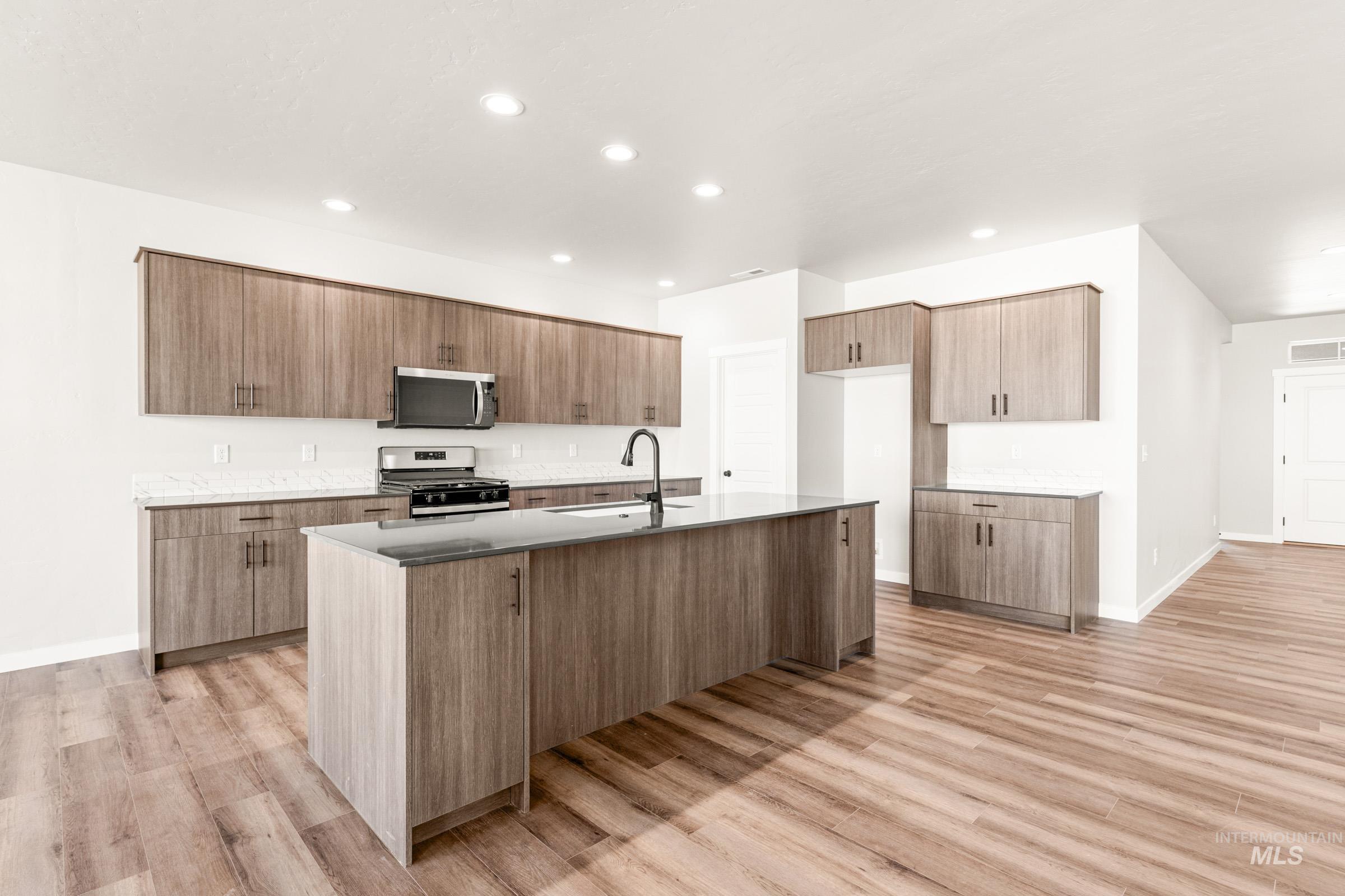 3767 W Piscina Dr, Meridian, Idaho 83642, 4 Bedrooms, 2.5 Bathrooms, Residential For Sale, Price $589,990,MLS 98983773