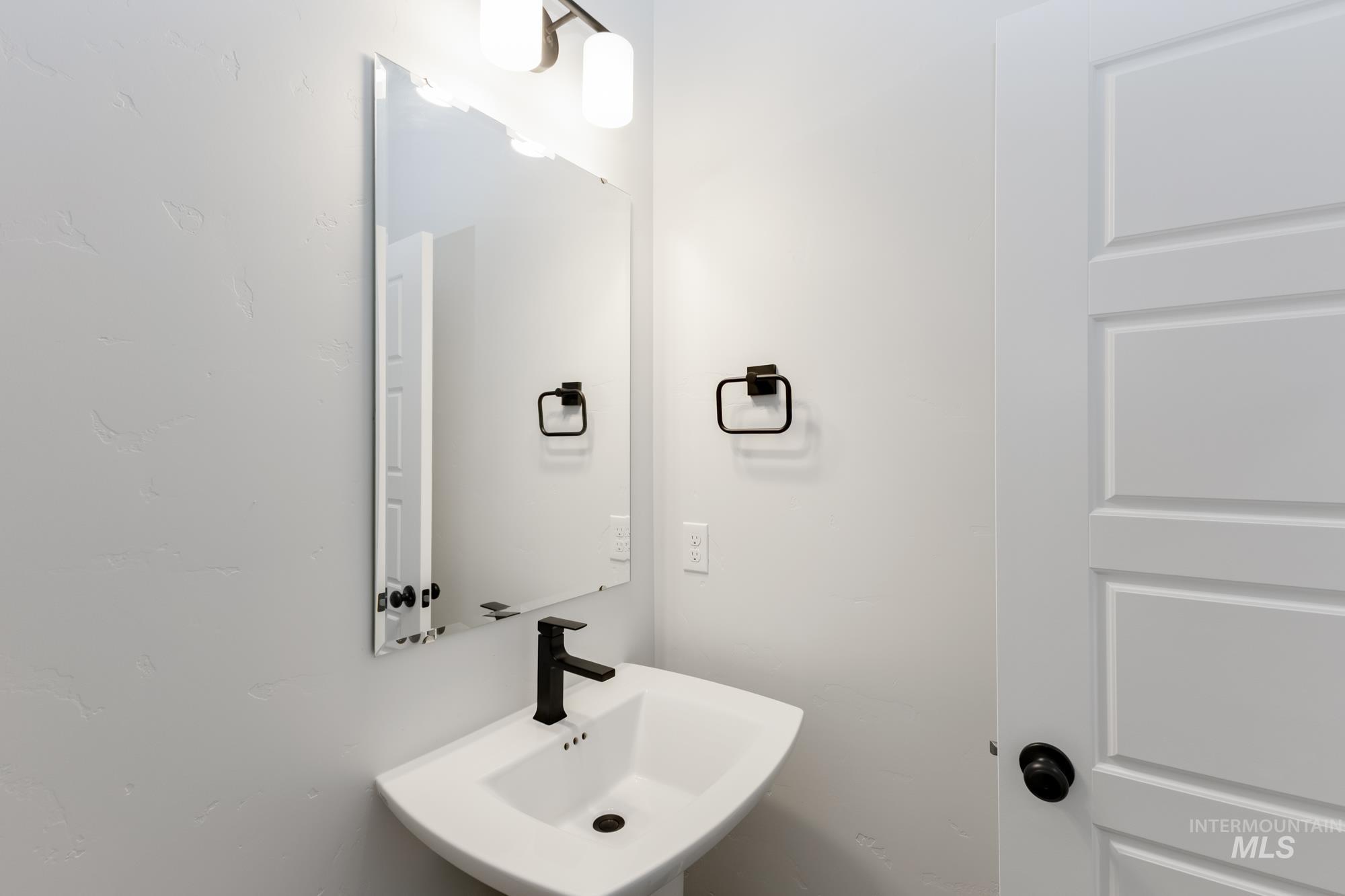 2070 S Border Way, Meridian, Idaho 83642, 3 Bedrooms, 2.5 Bathrooms, Residential For Sale, Price $524,990,MLS 98983774