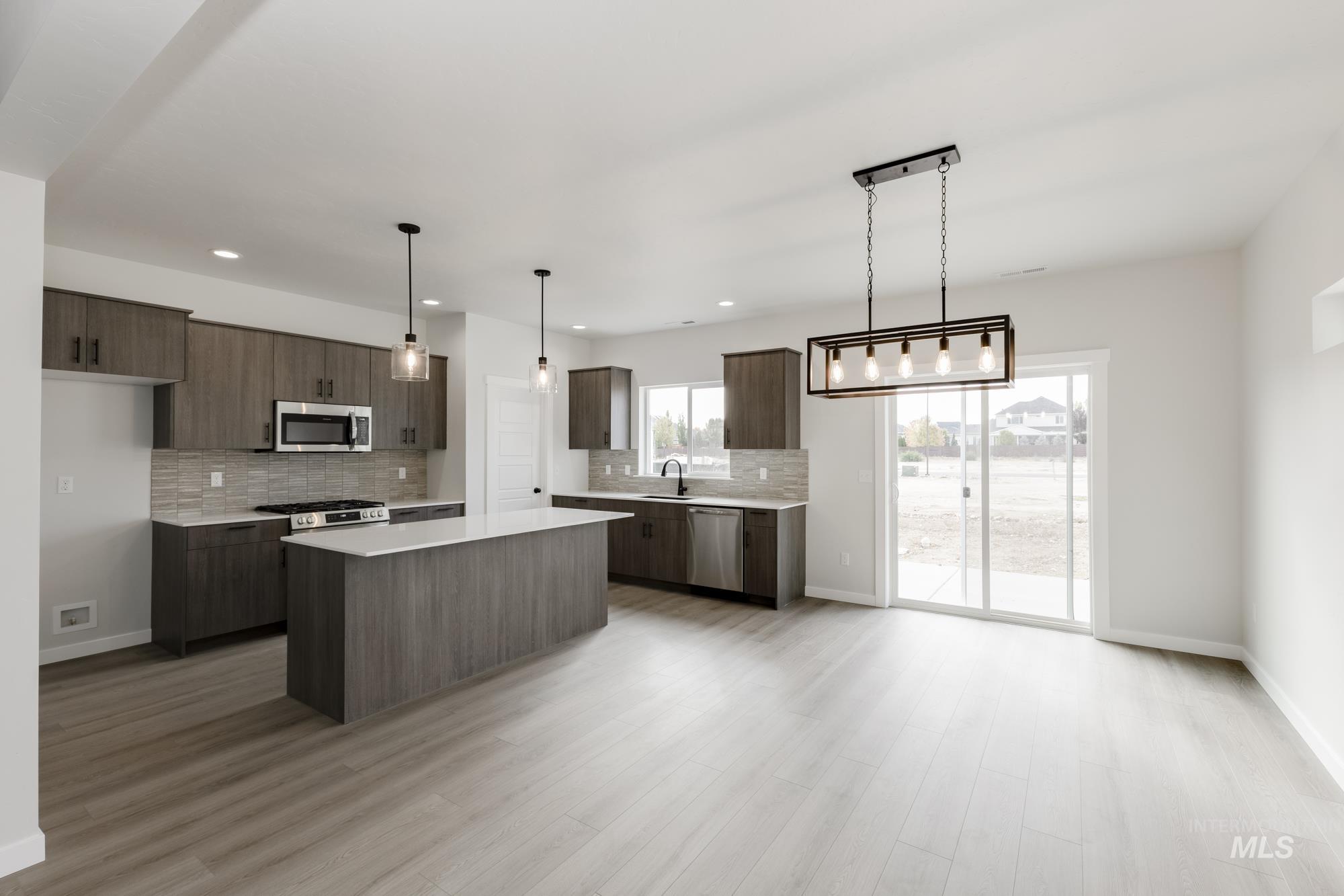 2070 S Border Way, Meridian, Idaho 83642, 3 Bedrooms, 2.5 Bathrooms, Residential For Sale, Price $524,990,MLS 98983774