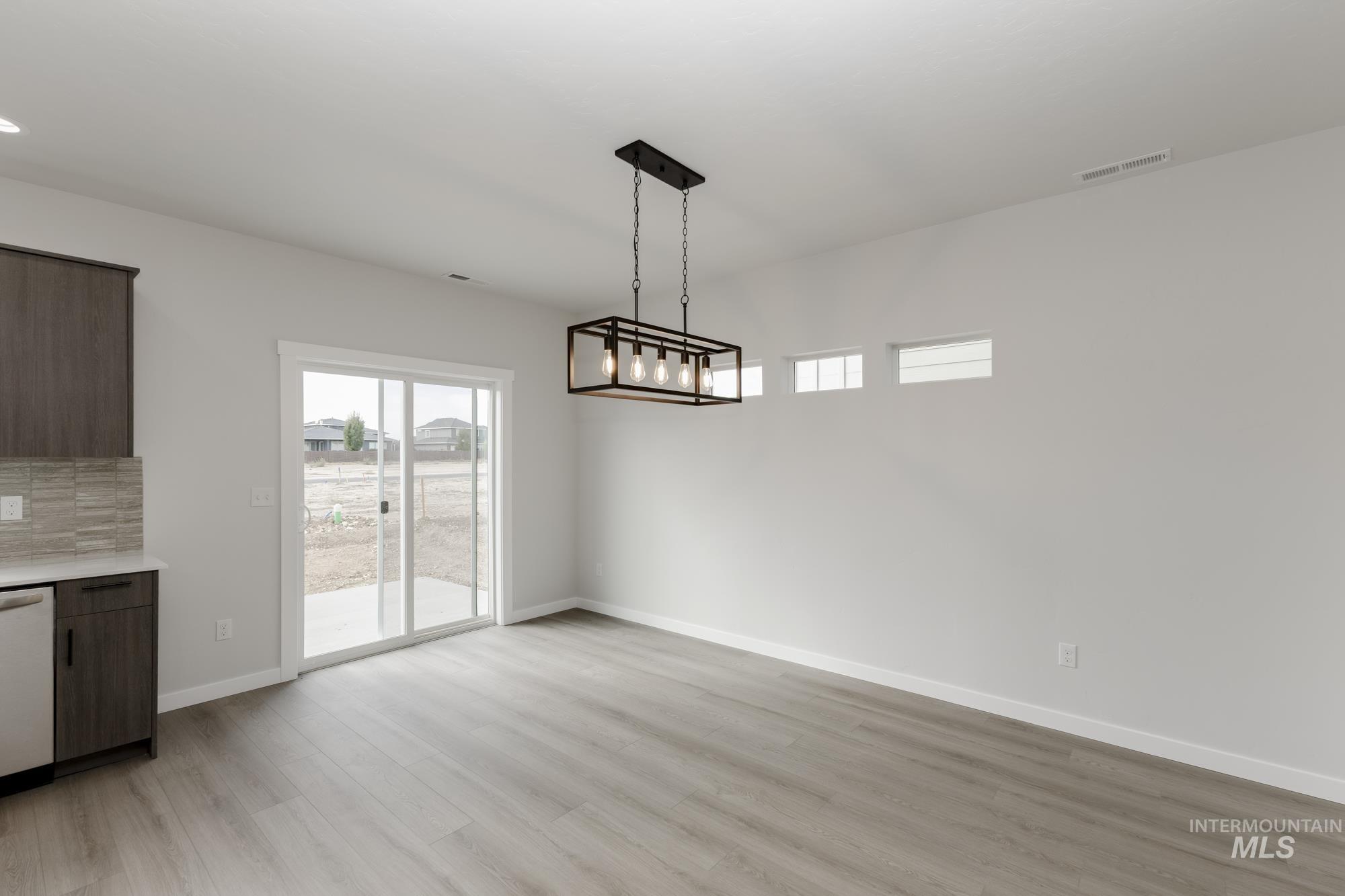 2070 S Border Way, Meridian, Idaho 83642, 3 Bedrooms, 2.5 Bathrooms, Residential For Sale, Price $524,990,MLS 98983774