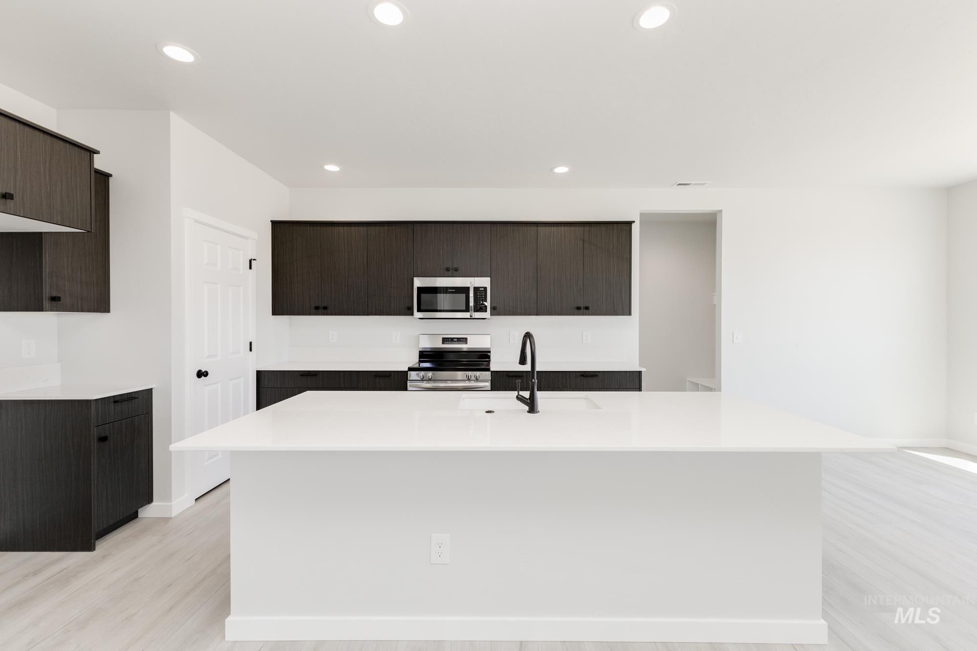 1196 W Pack River Dr, Meridian, Idaho 83642, 5 Bedrooms, 2.5 Bathrooms, Residential For Sale, Price $584,990,MLS 98983775