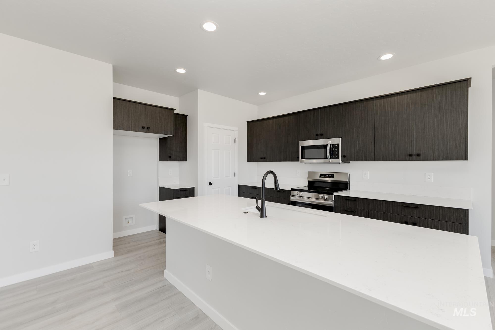 1196 W Pack River Dr, Meridian, Idaho 83642, 5 Bedrooms, 2.5 Bathrooms, Residential For Sale, Price $584,990,MLS 98983775